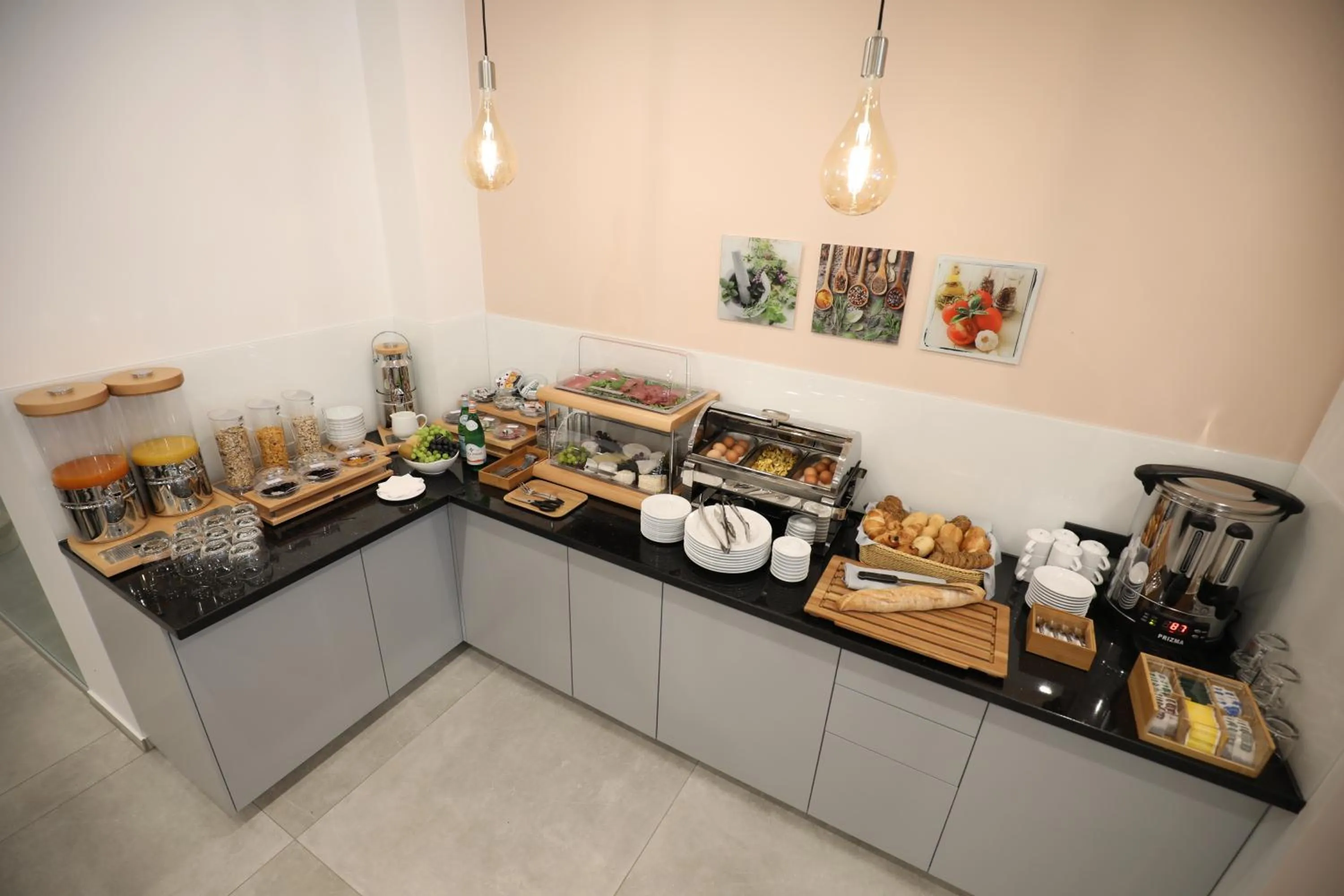 Buffet breakfast in Sleep Inn Düsseldorf