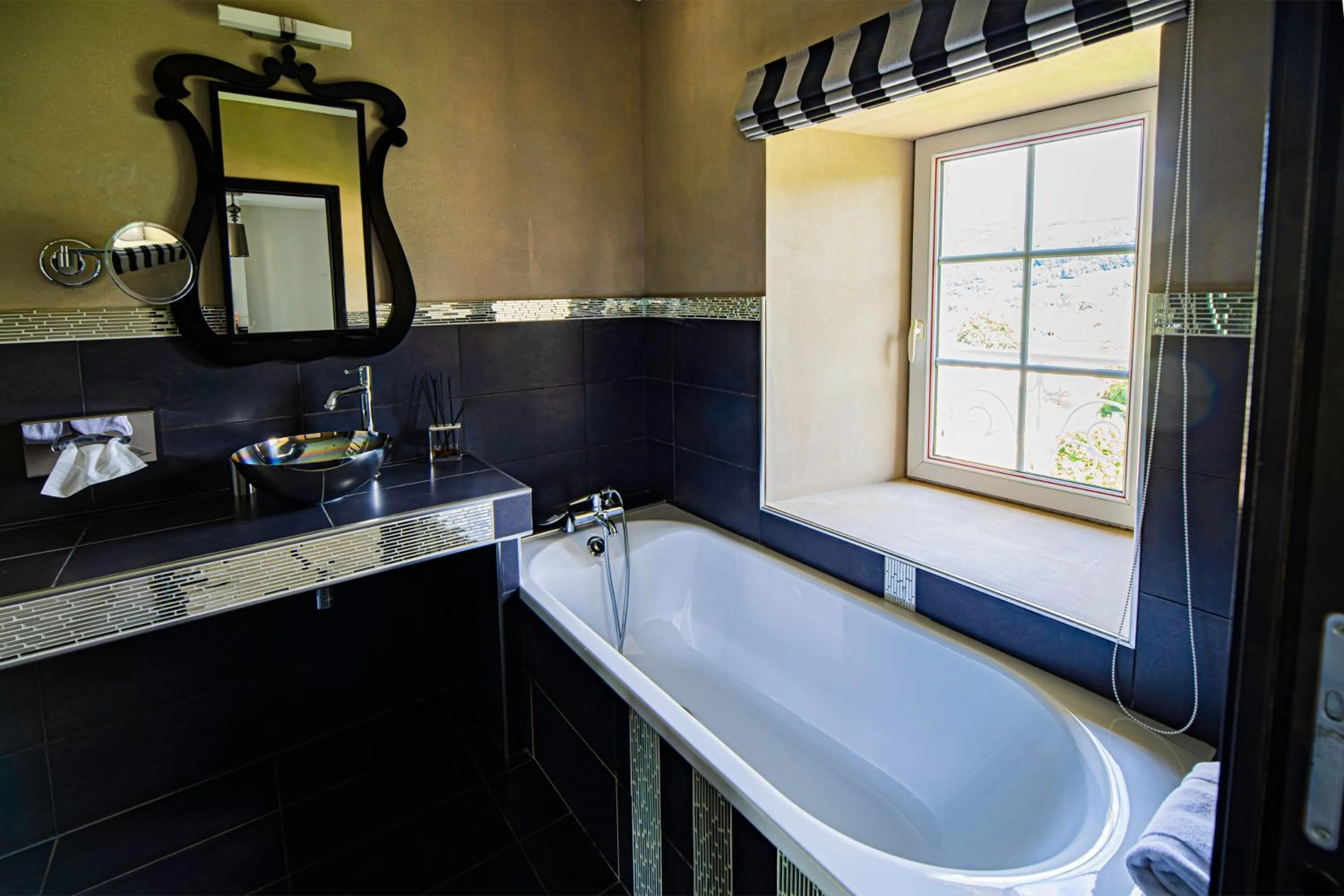 Bathroom in Château de la Falque, The Originals Relais