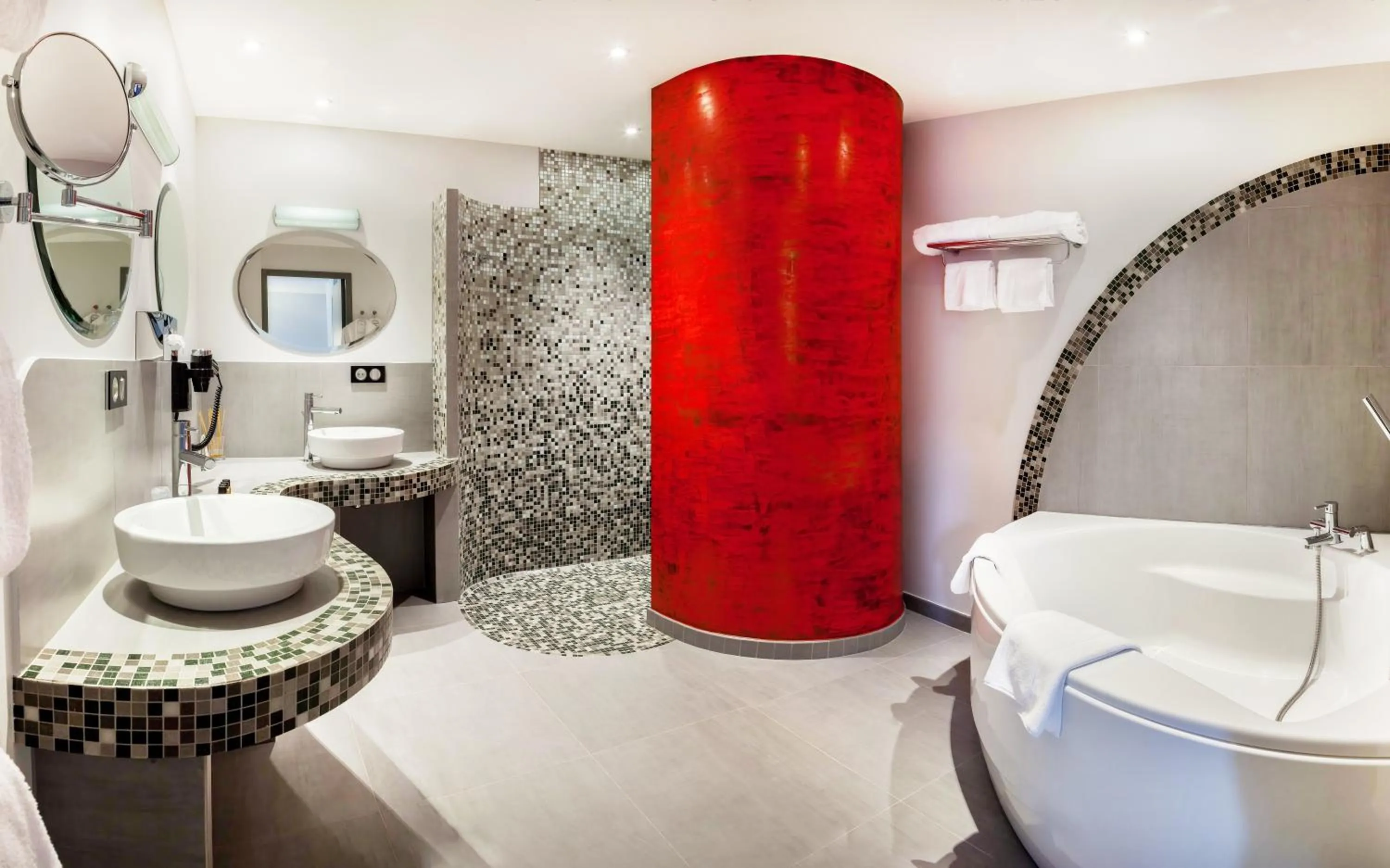 Bathroom in Château de la Falque, The Originals Relais