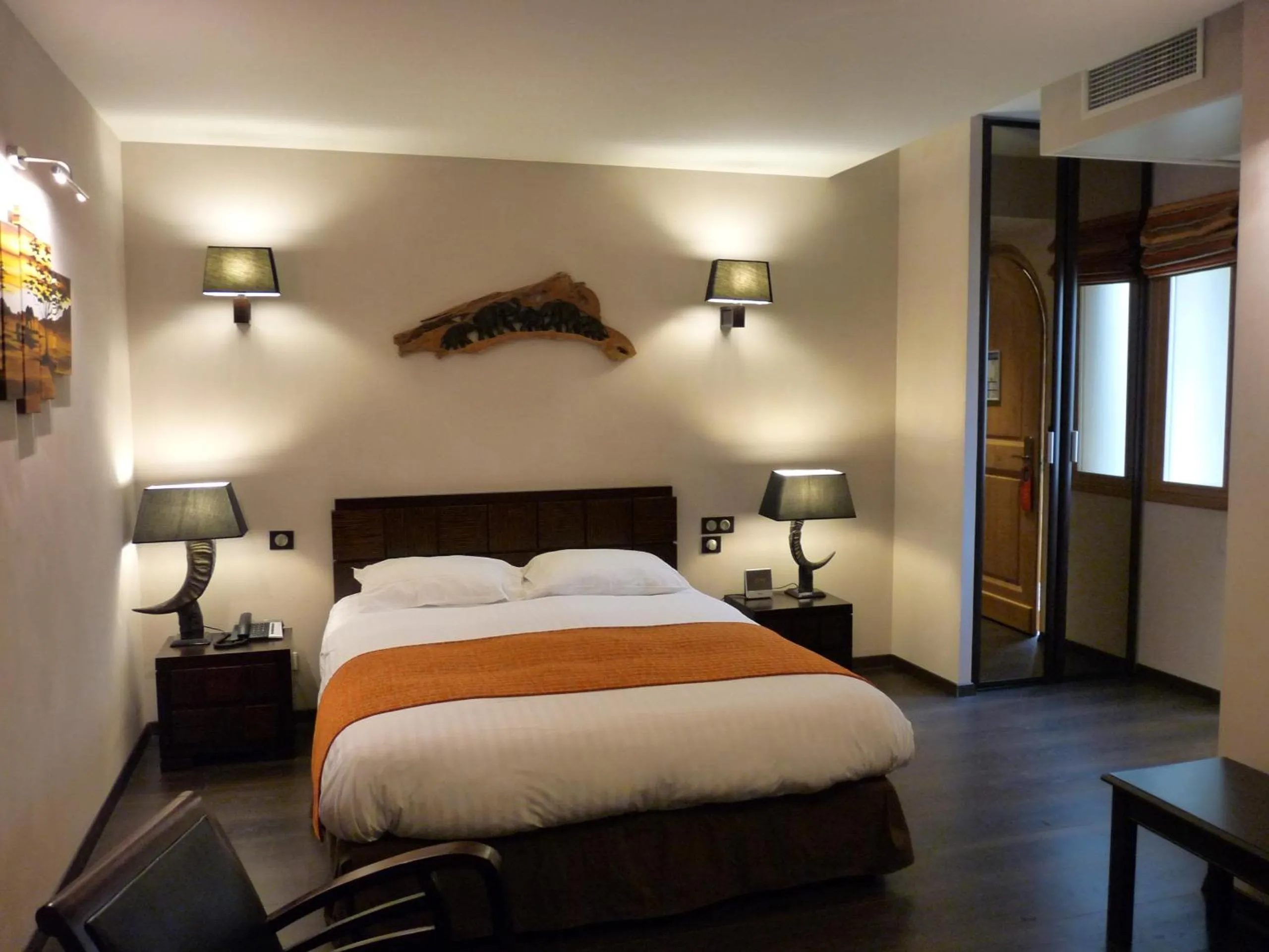 Photo of the whole room, Bed in Château de la Falque, The Originals Relais