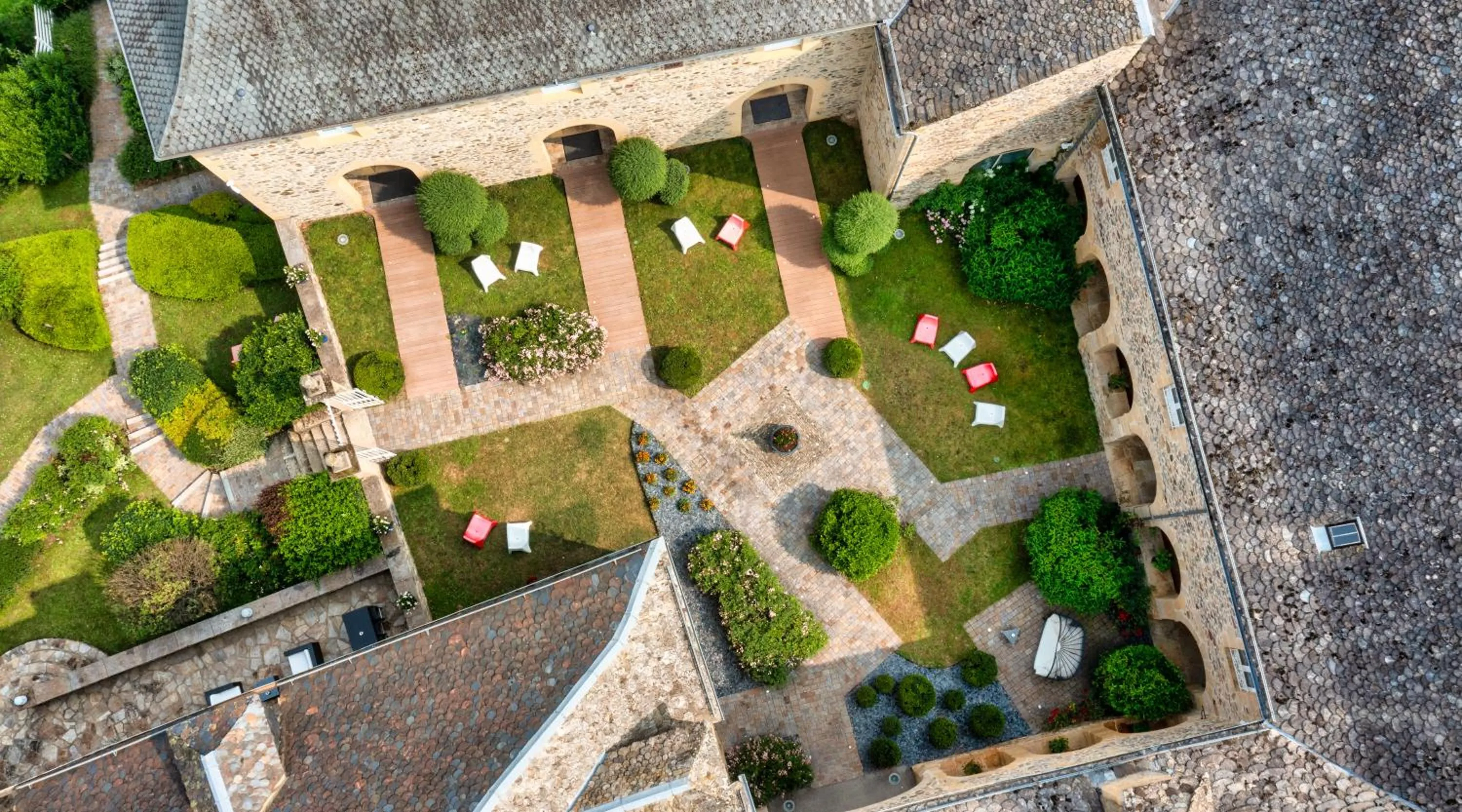 Patio in Château de la Falque, The Originals Relais