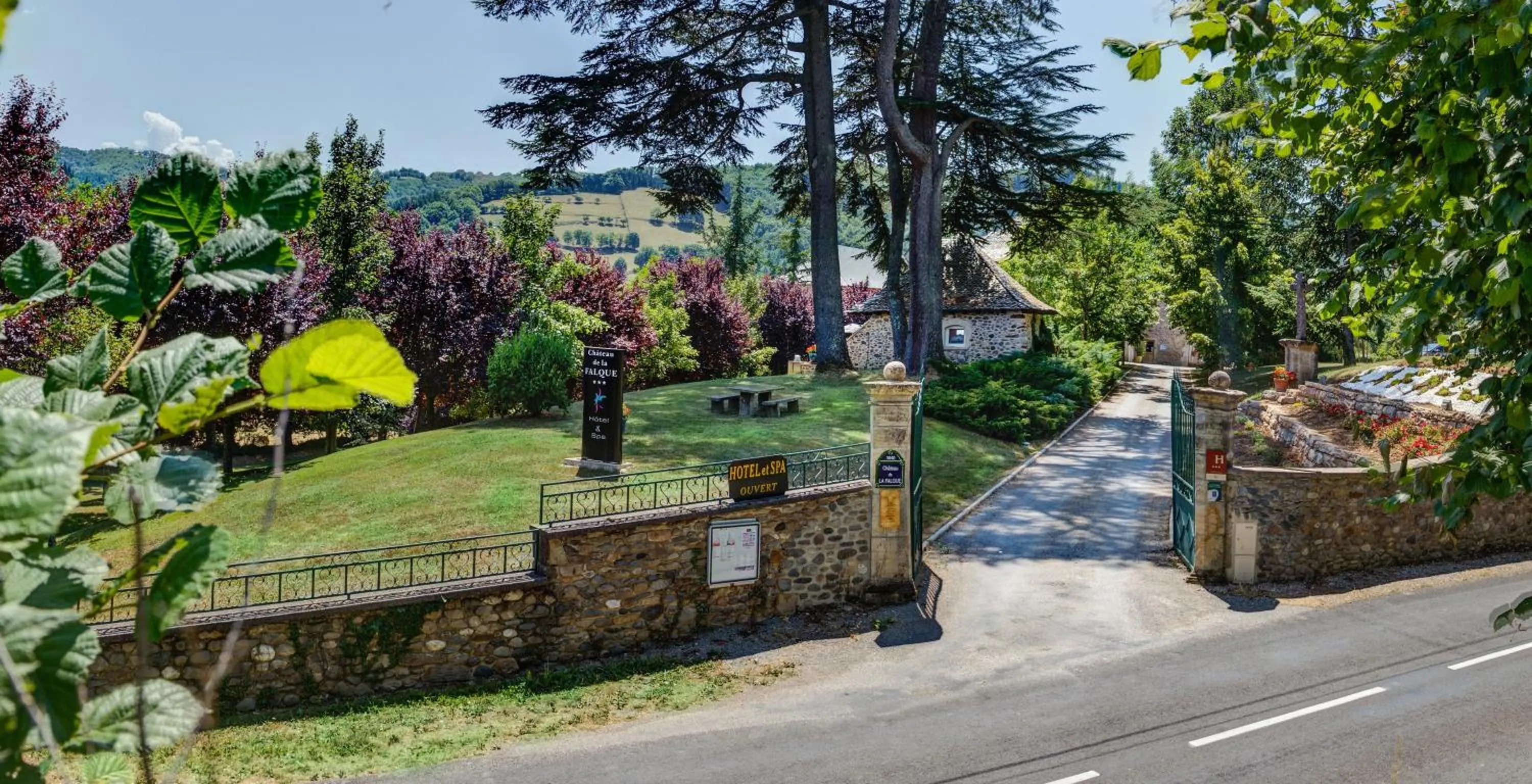 Facade/entrance in Château de la Falque, The Originals Relais