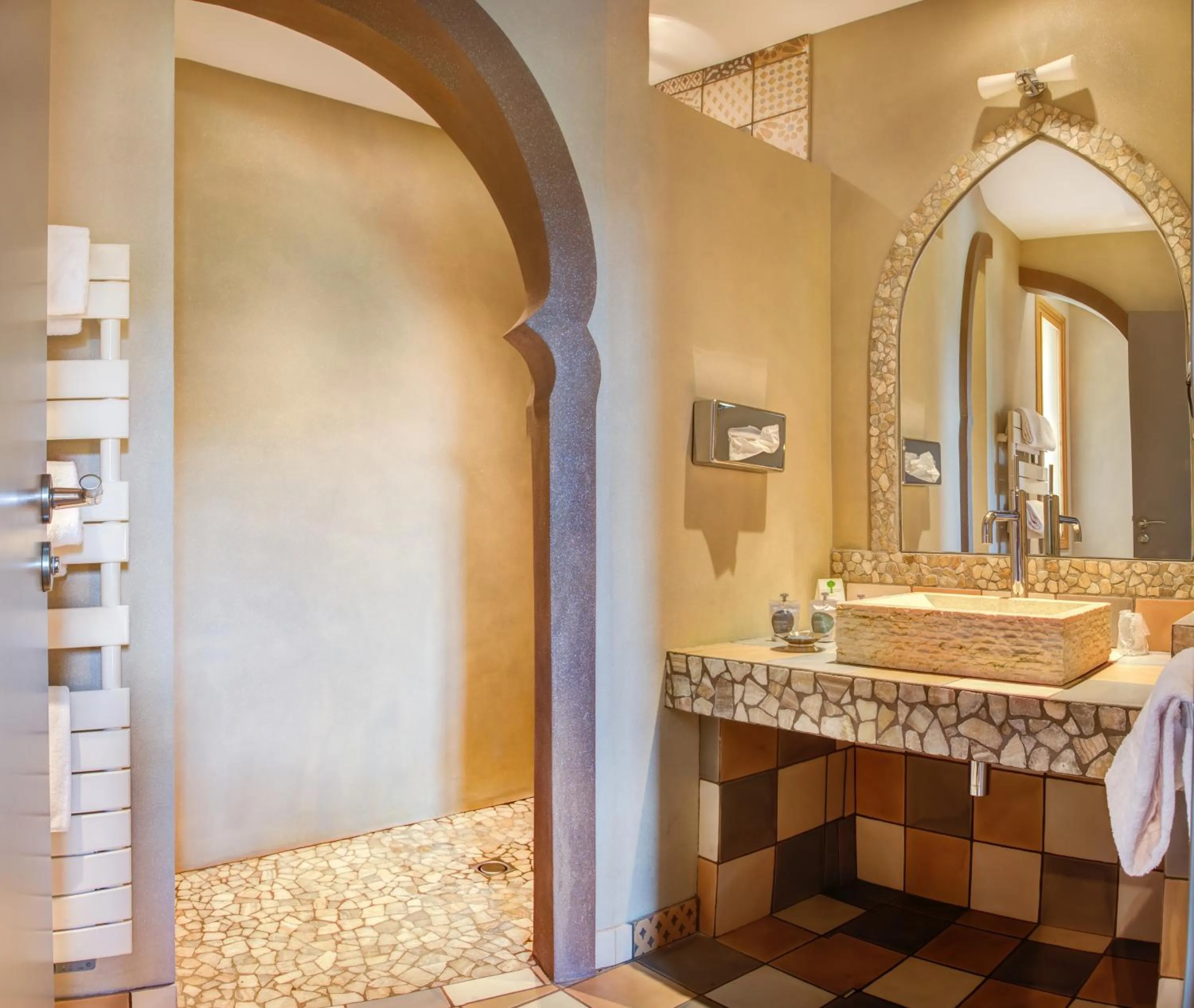 Bathroom in Château de la Falque, The Originals Relais