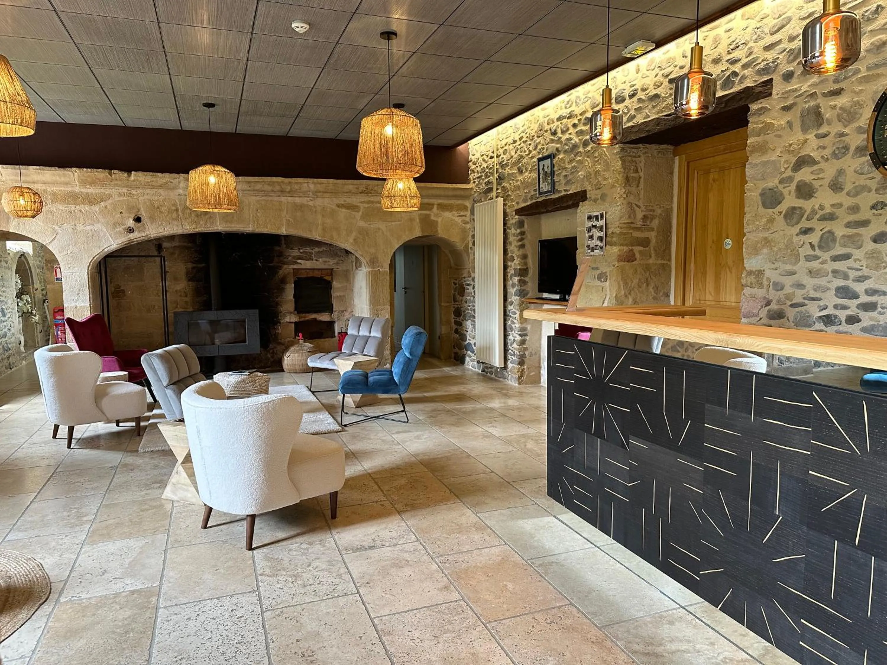 Communal lounge/ TV room in Château de la Falque, The Originals Relais