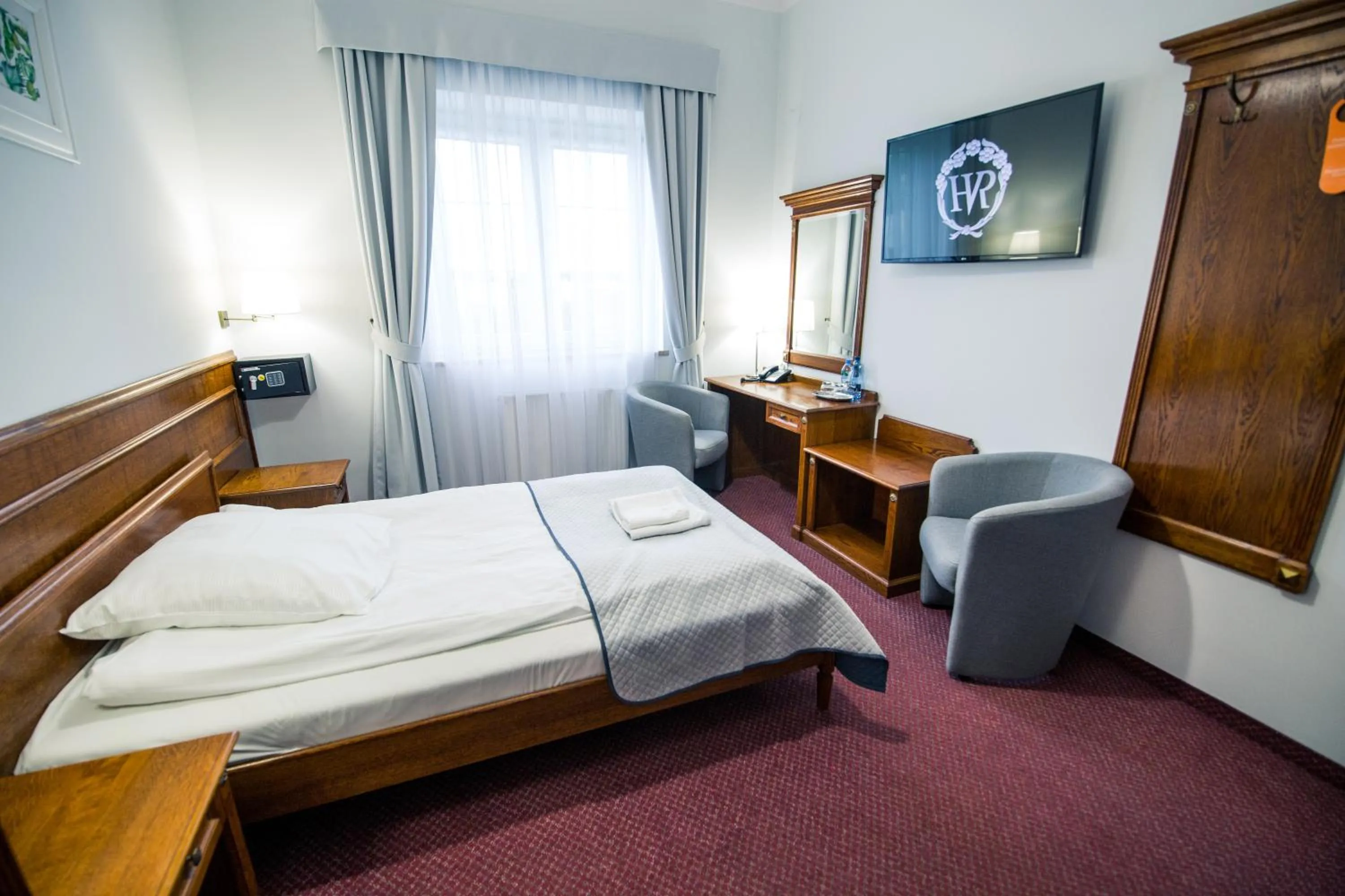 Property building, Bed in Hotel Villa Riviera