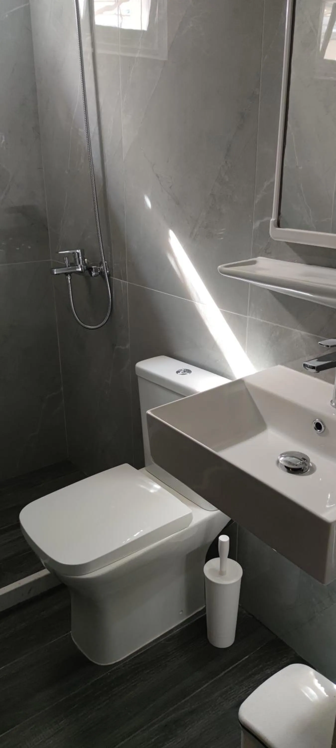 Shower in Hotel Eliza