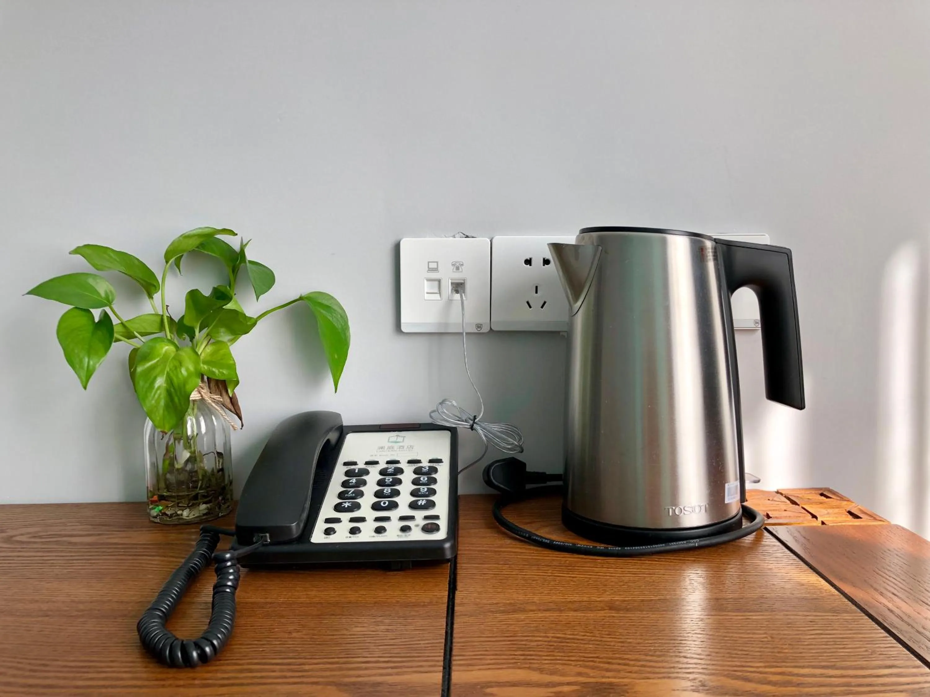 Coffee/tea facilities in Lantern Hotel