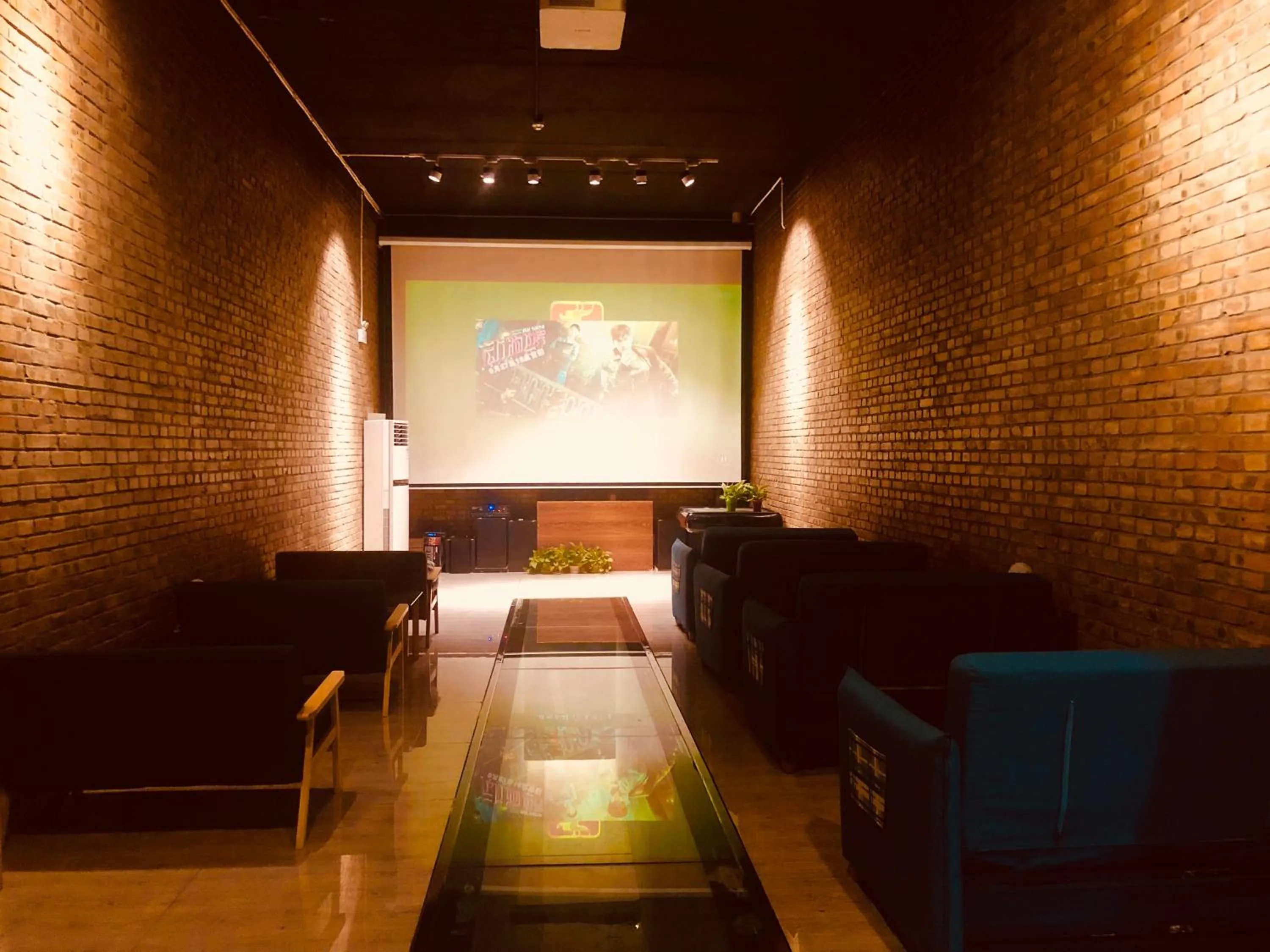 TV and multimedia in Lantern Hotel