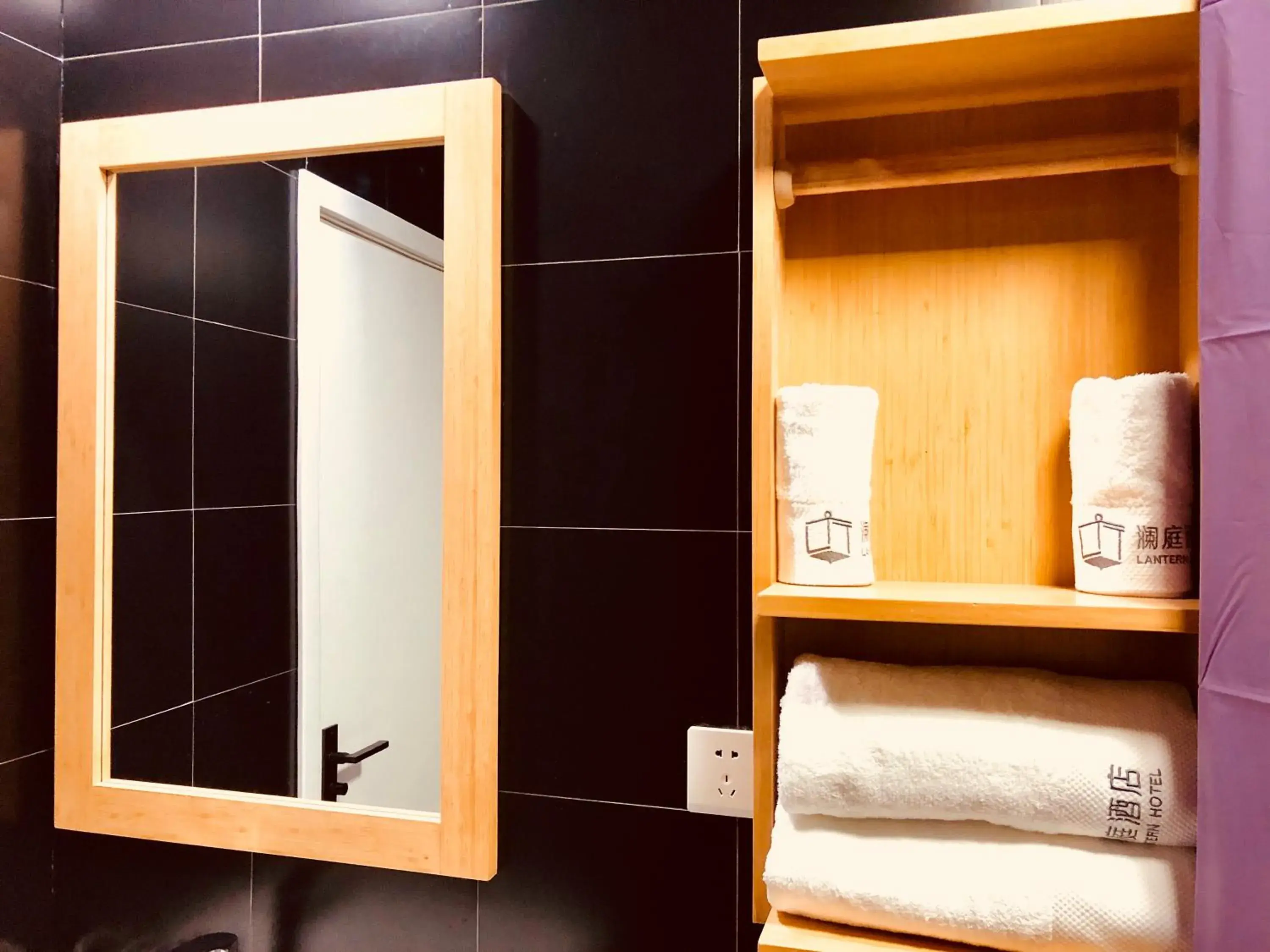 Double Room with Private Bathroom in Lantern Hotel Double Room with Private Bathroom in Lantern Hotel