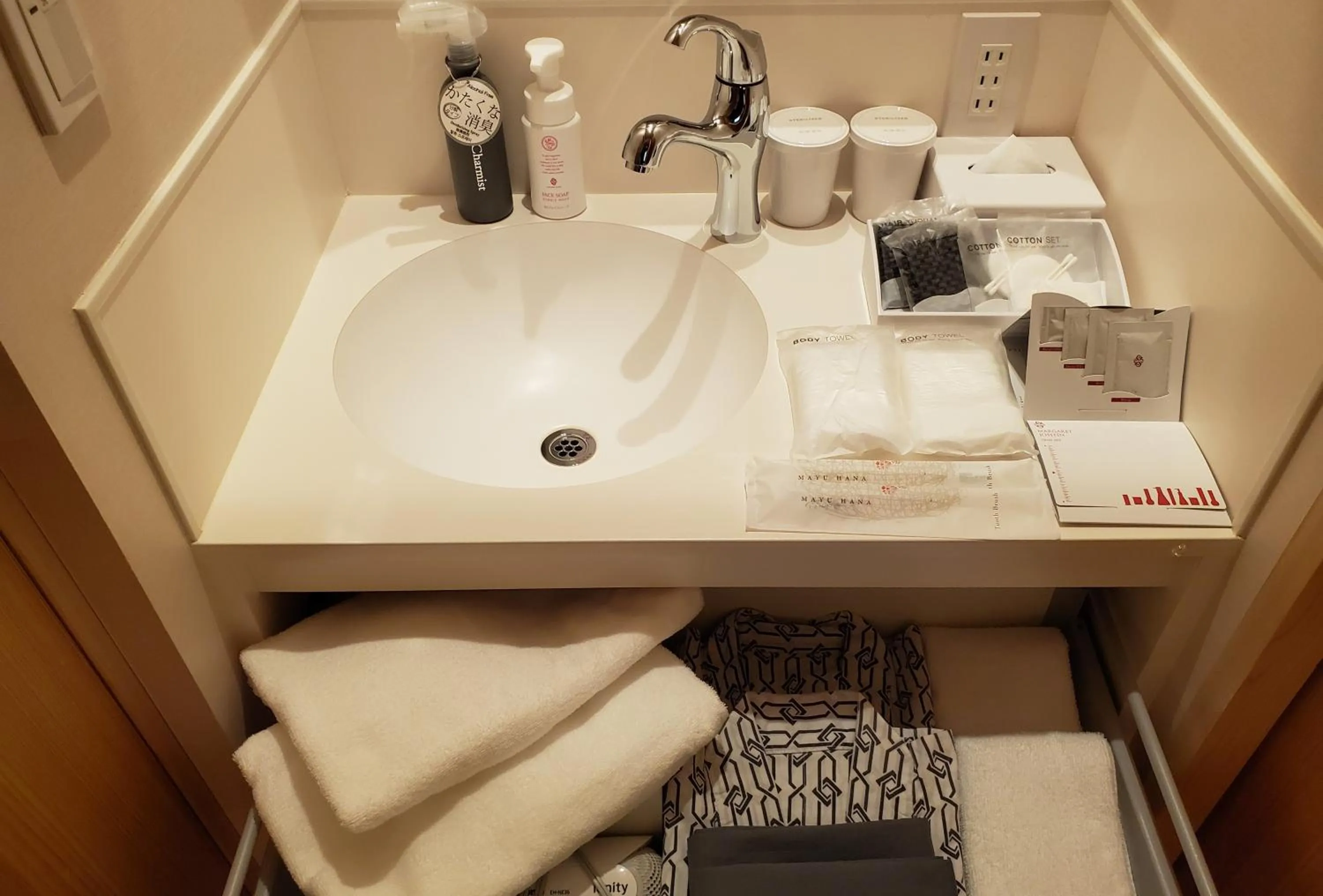 Itsukushimahigashimonzen Kikugawa