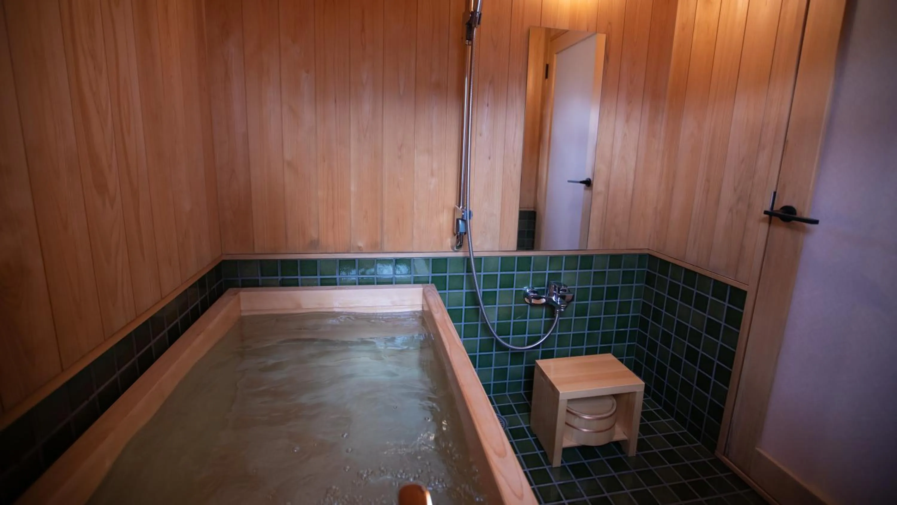 Itsukushimahigashimonzen Kikugawa