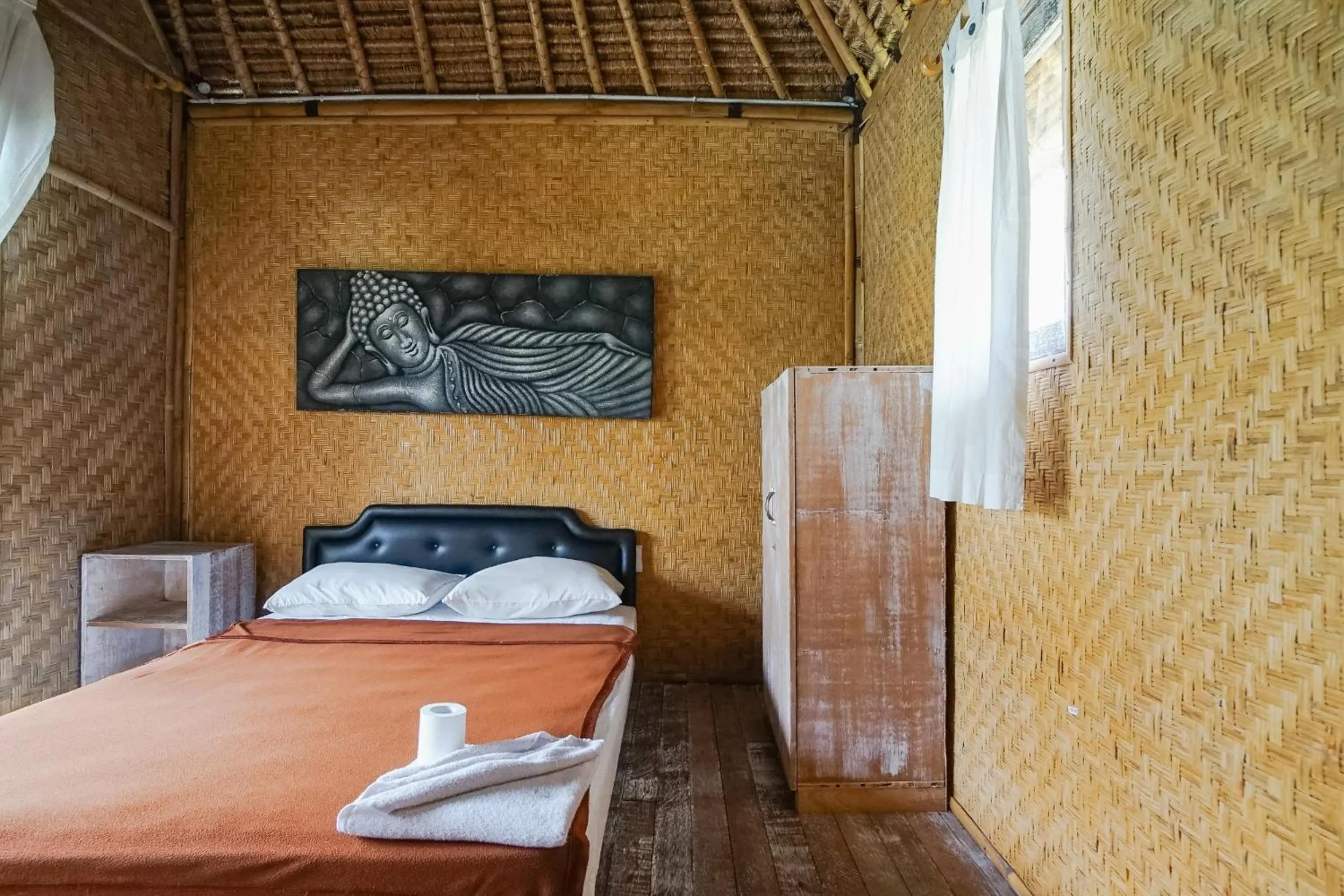 Photo of the whole room in Moon Bamboo