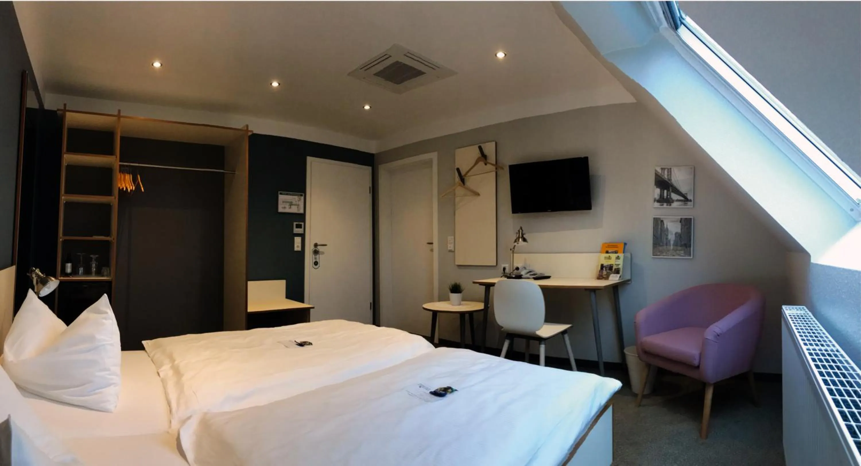 Photo of the whole room, Bed in Hotel & Restaurant Prüser´s Gasthof