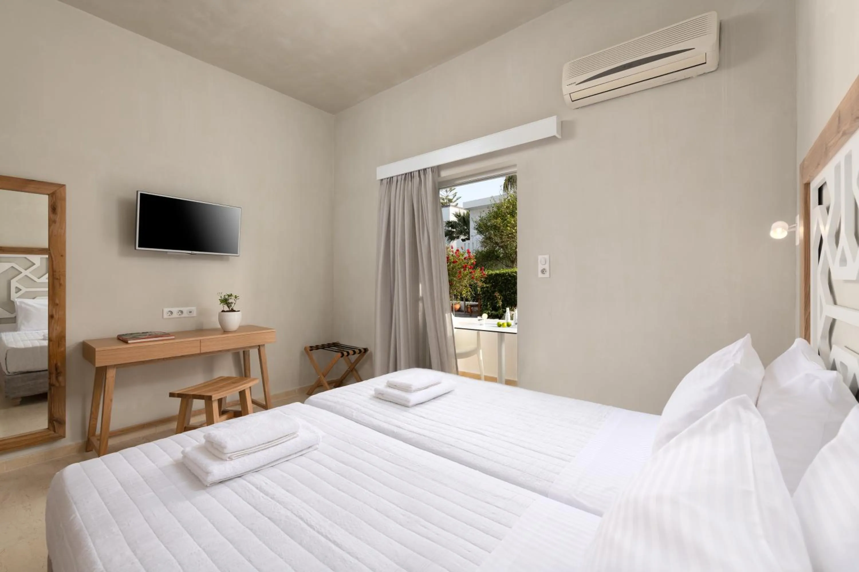 Photo of the whole room, Bed in Apollo Plakias