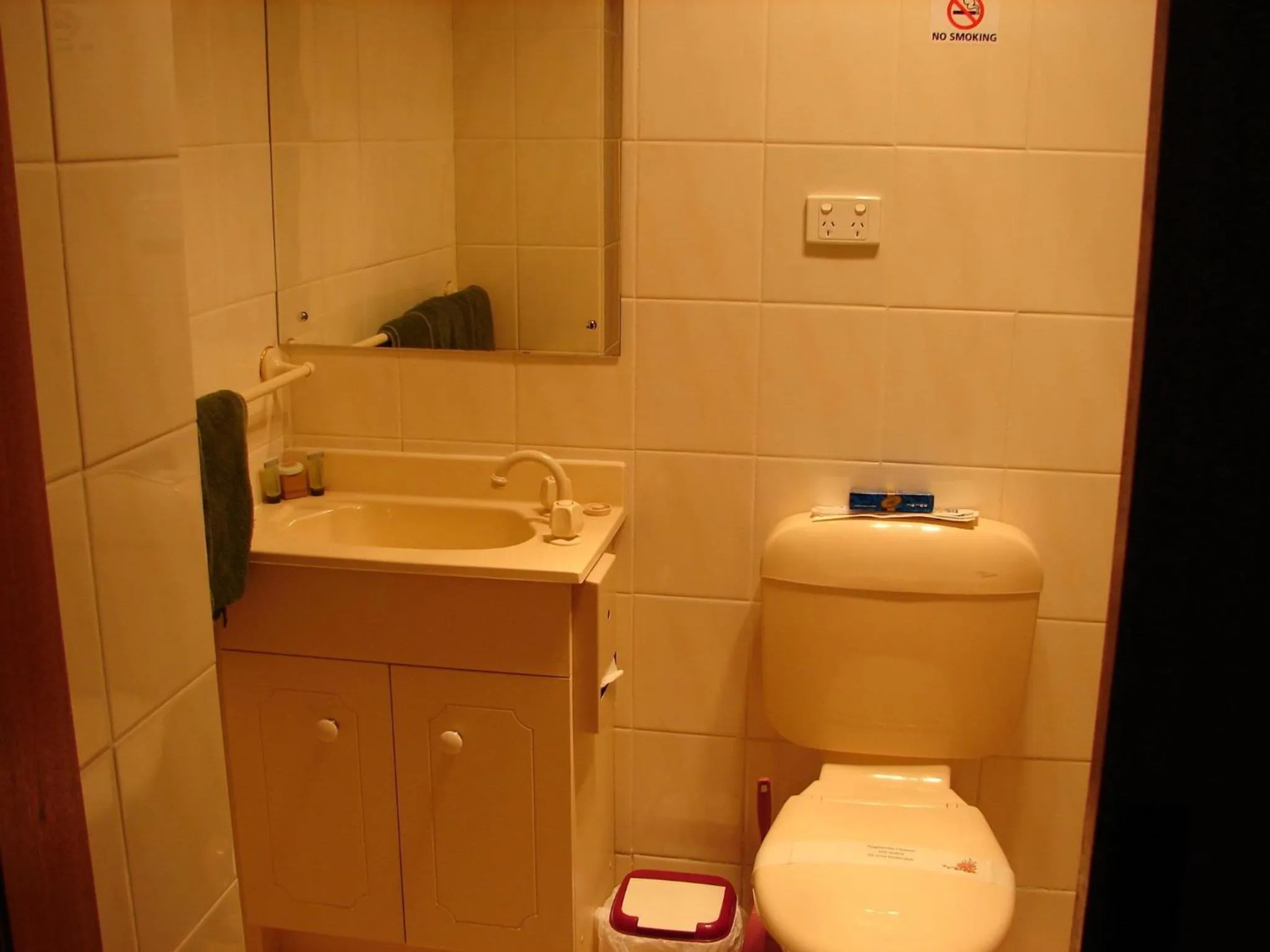 Toilet in Truro weighbridge motel
