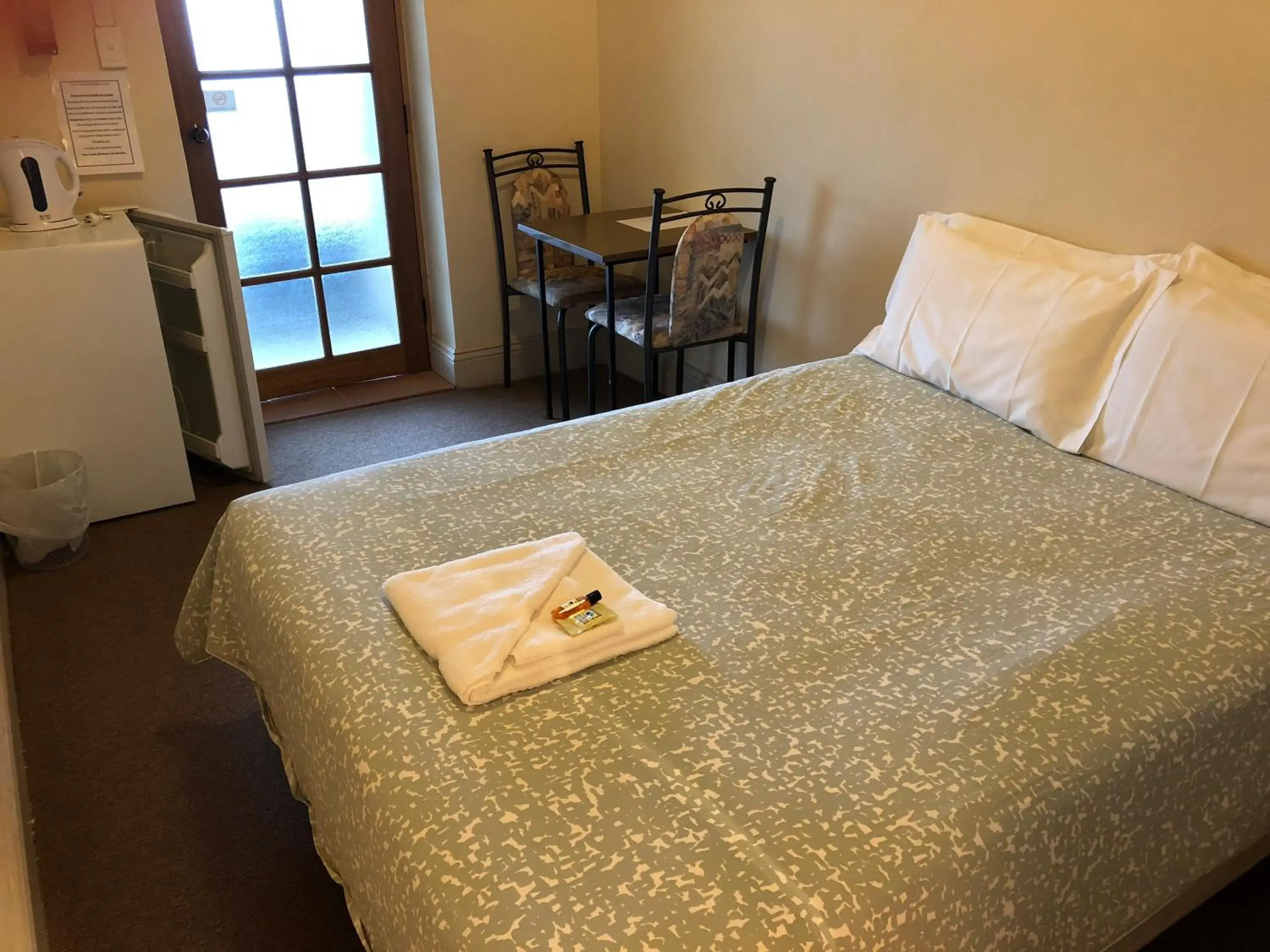 Standard Double Room - single occupancy in Truro weighbridge motel Standard Double Room - single occupancy in Truro weighbridge motel