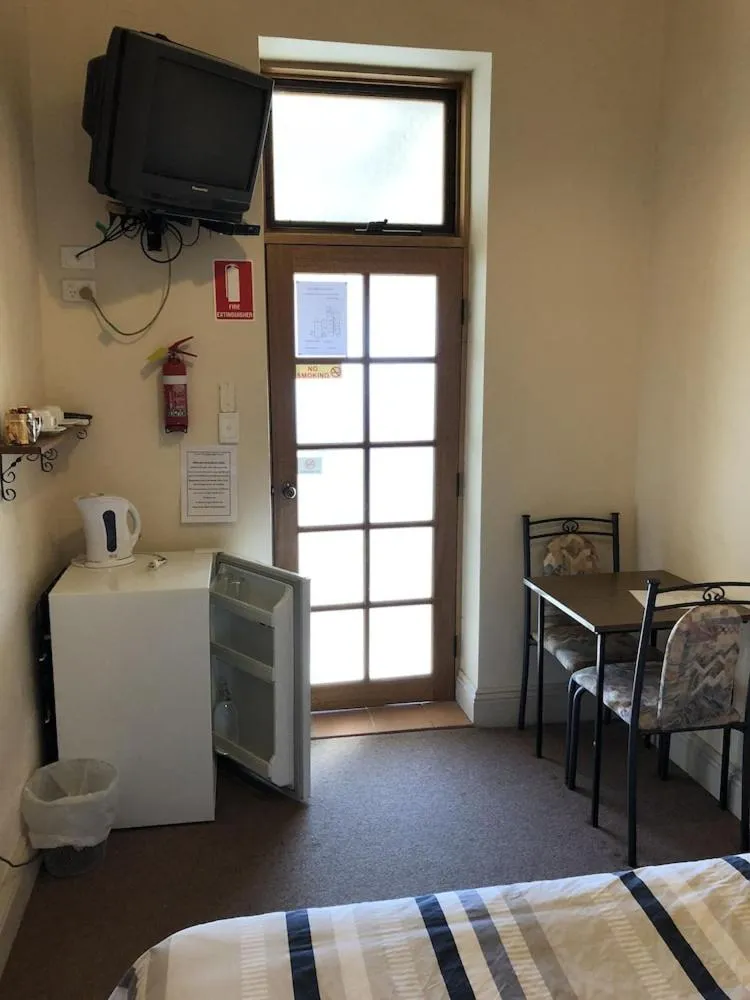 Coffee/tea facilities, Bed in Truro weighbridge motel