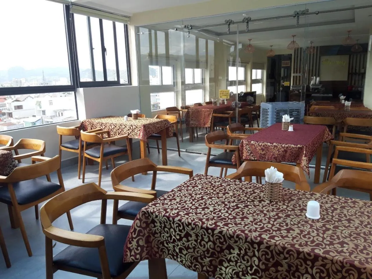 Restaurant/places to eat in Sen Vang Luxury Hotel