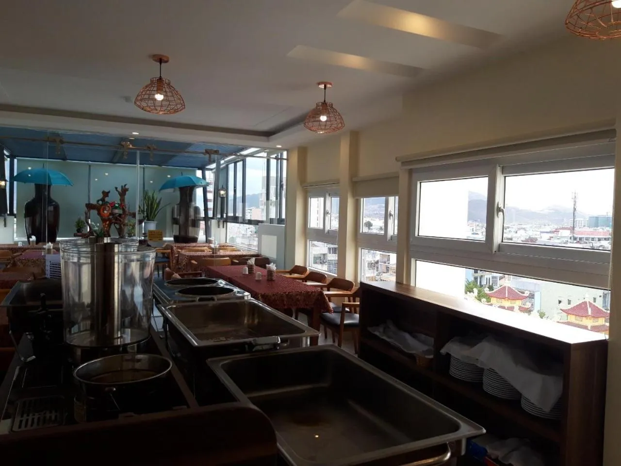 Restaurant/places to eat in Sen Vang Luxury Hotel