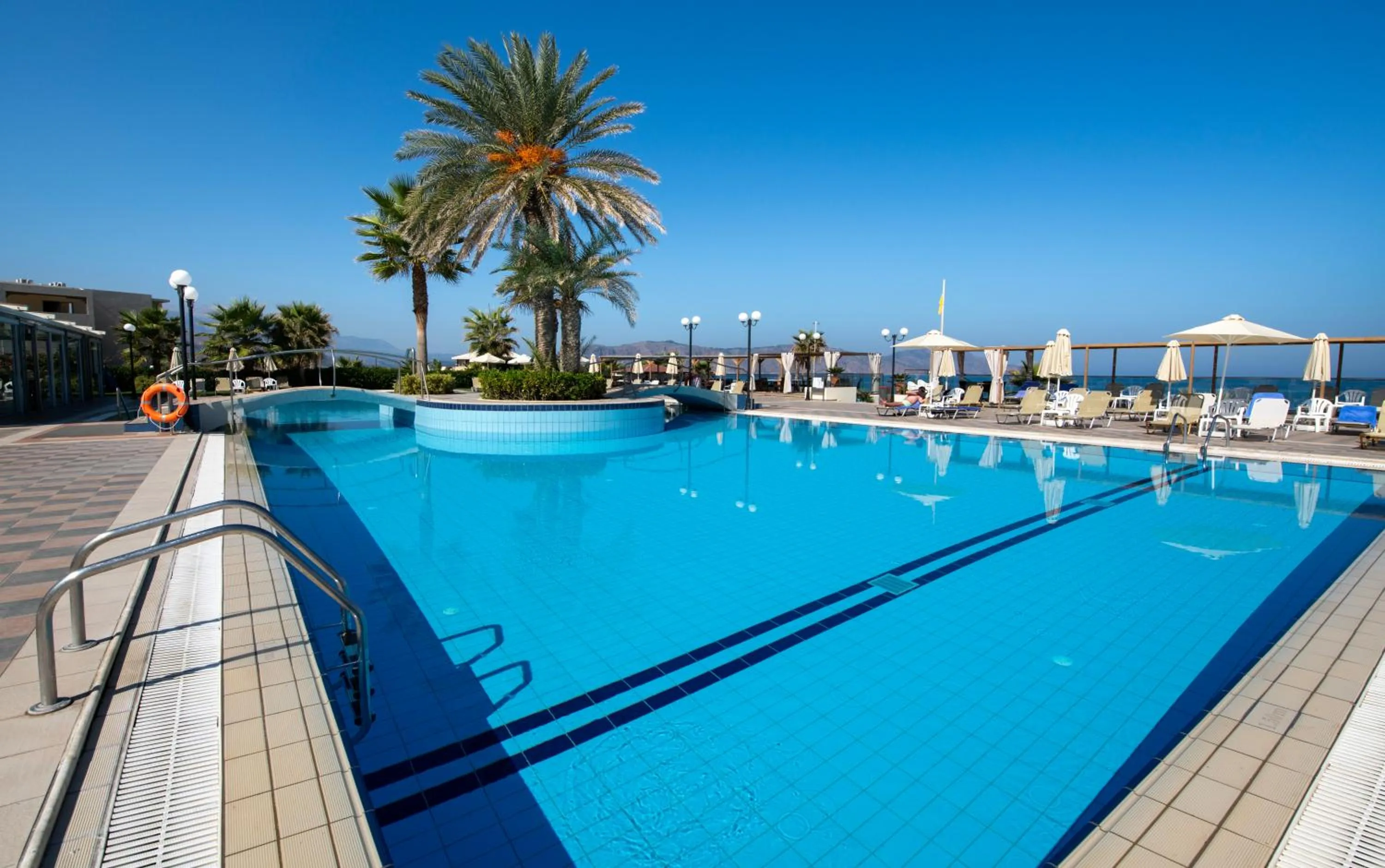 Day in Hydramis Palace Beach Resort