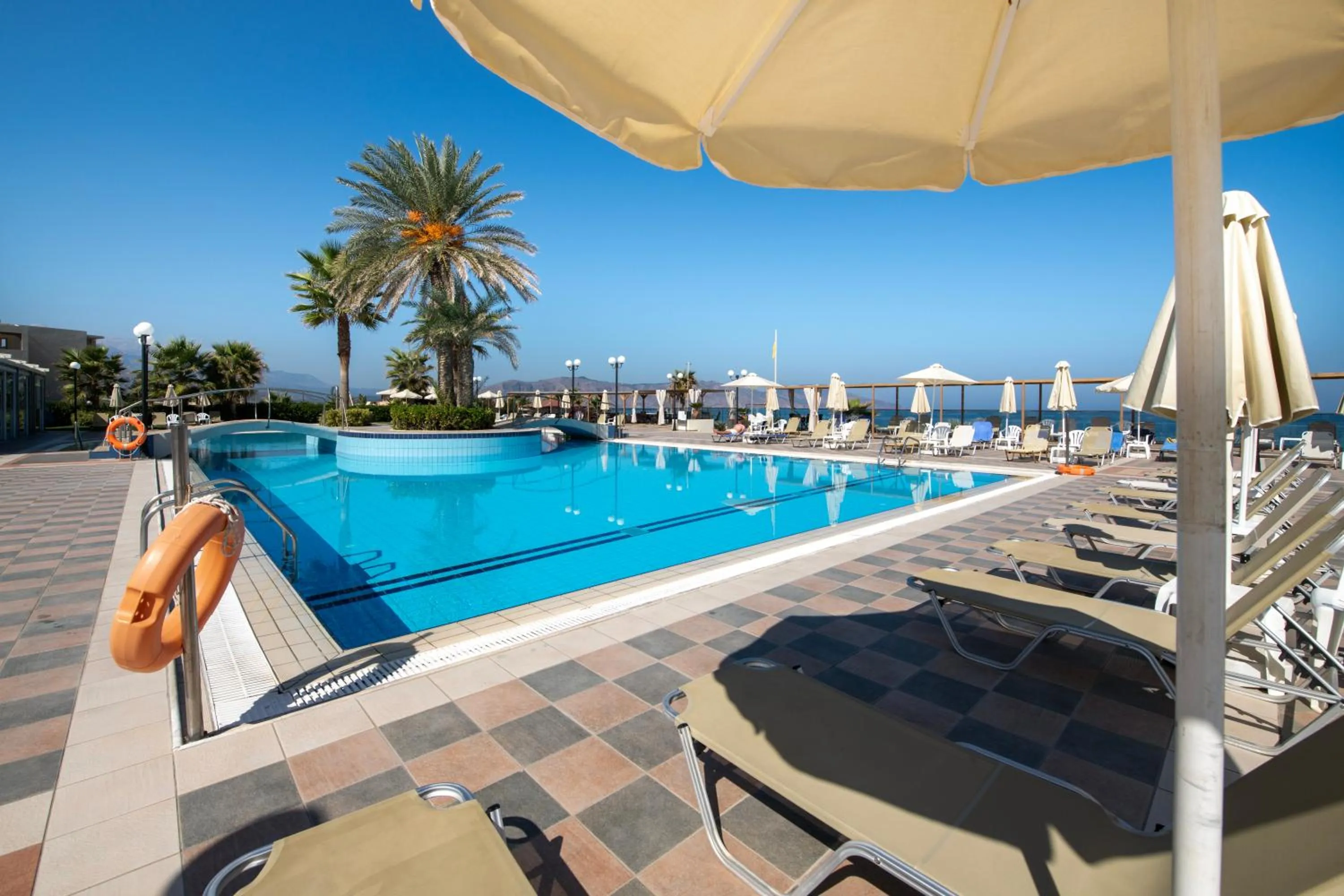 Swimming pool in Hydramis Palace Beach Resort