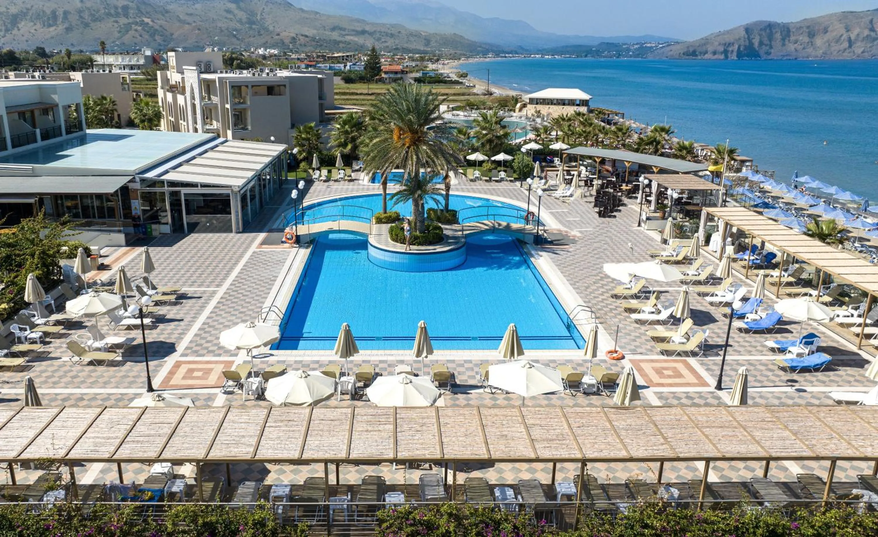 Beach in Hydramis Palace Beach Resort