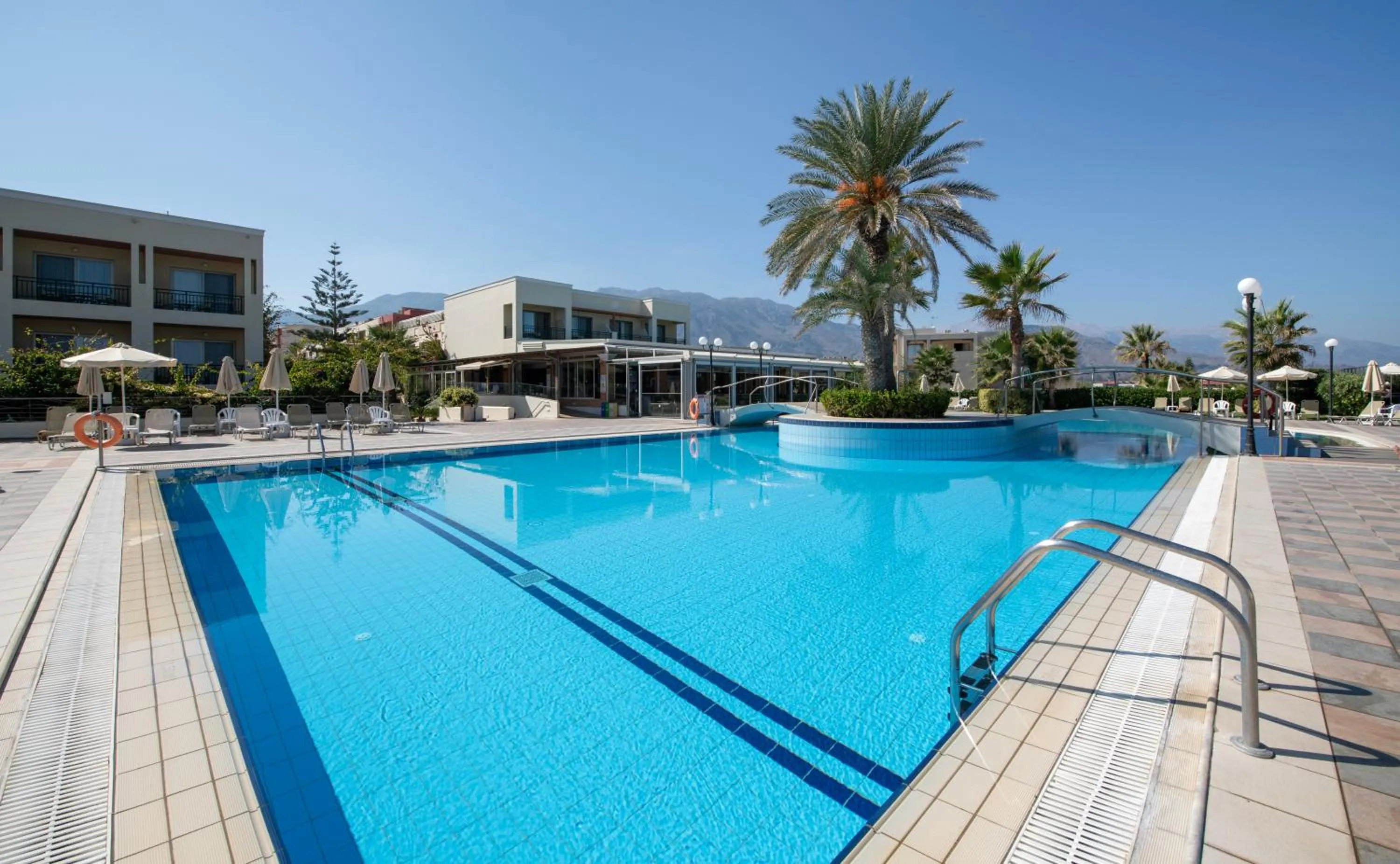 Swimming pool in Hydramis Palace Beach Resort