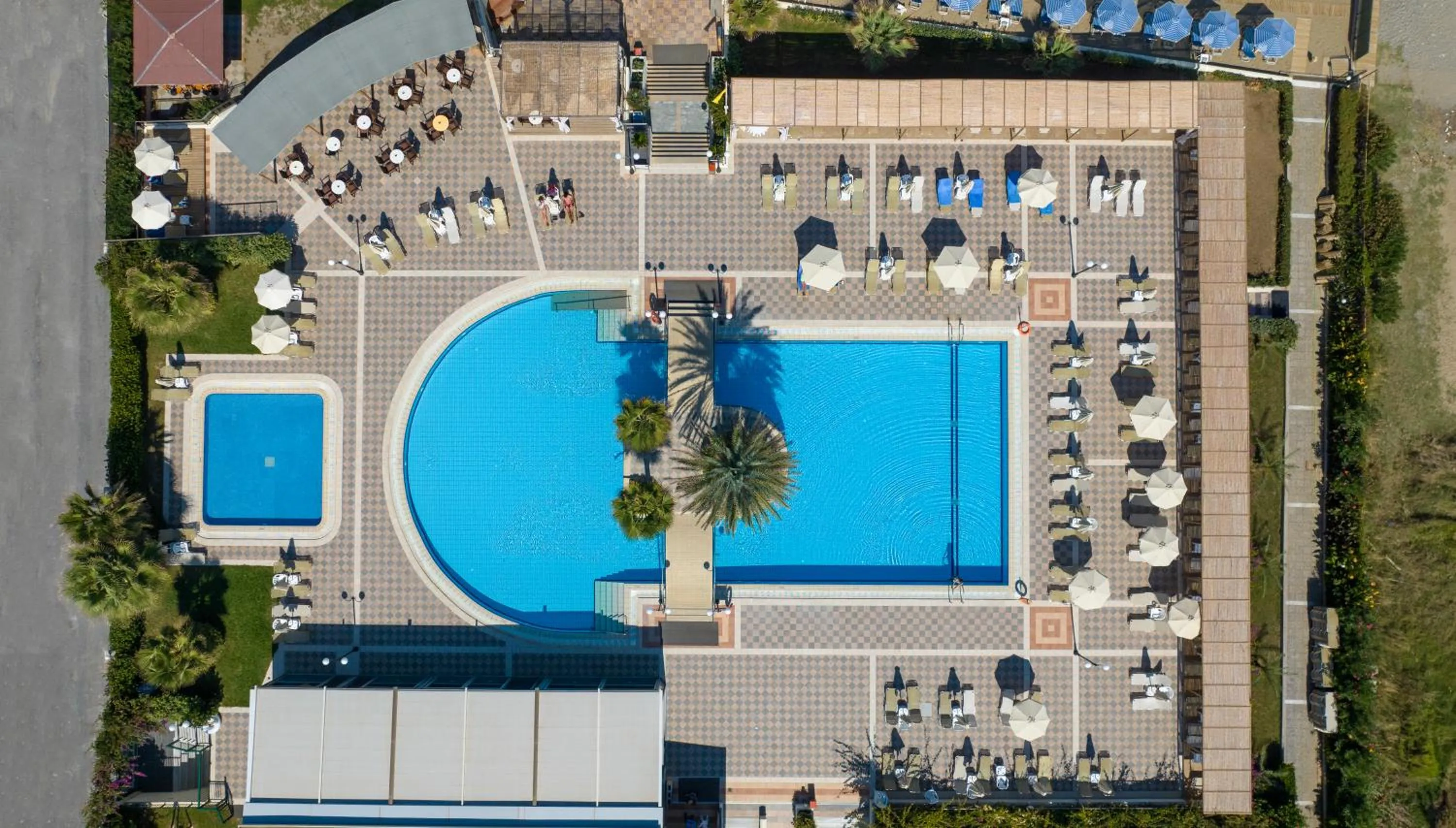 Swimming pool in Hydramis Palace Beach Resort