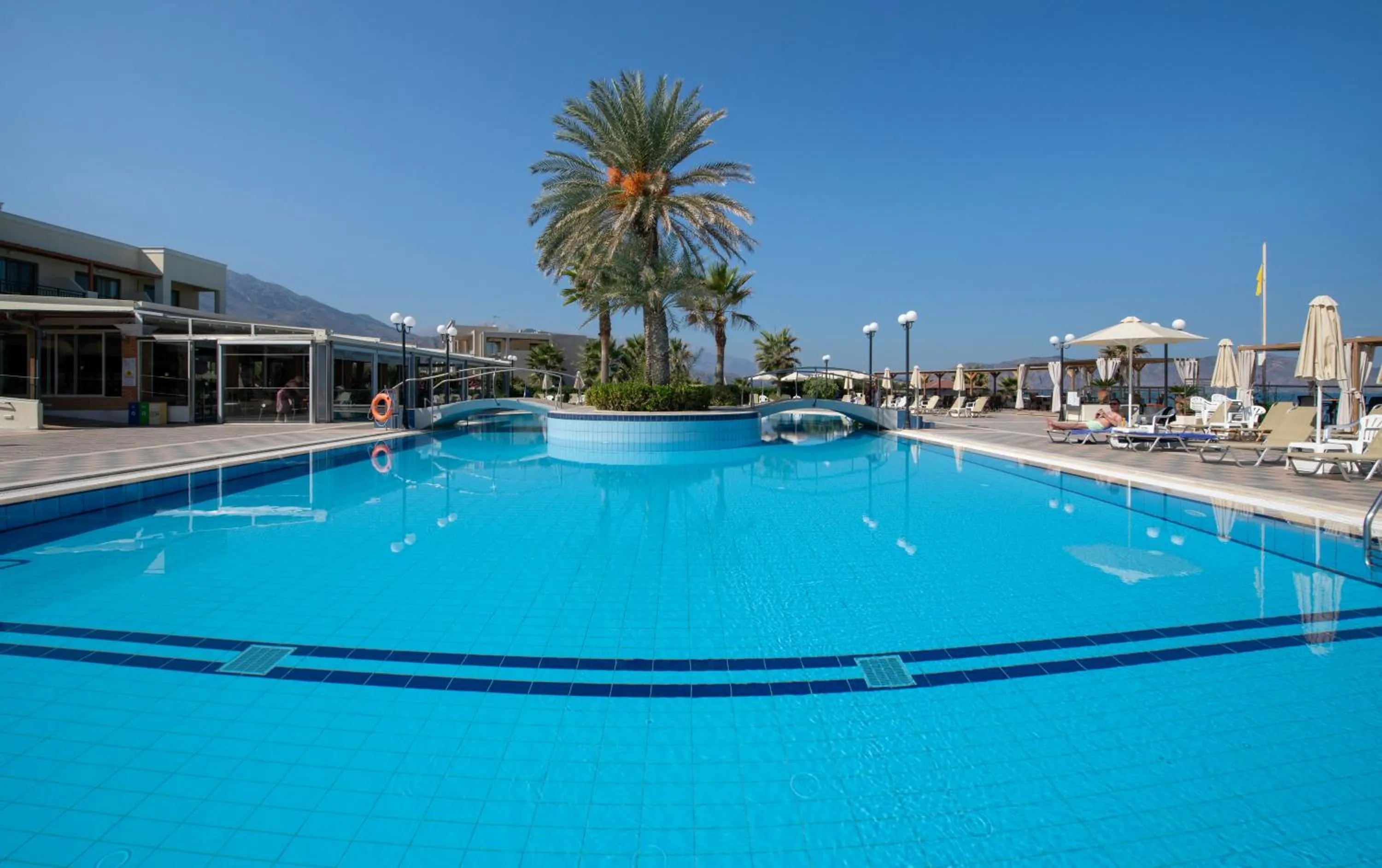 Swimming pool in Hydramis Palace Beach Resort
