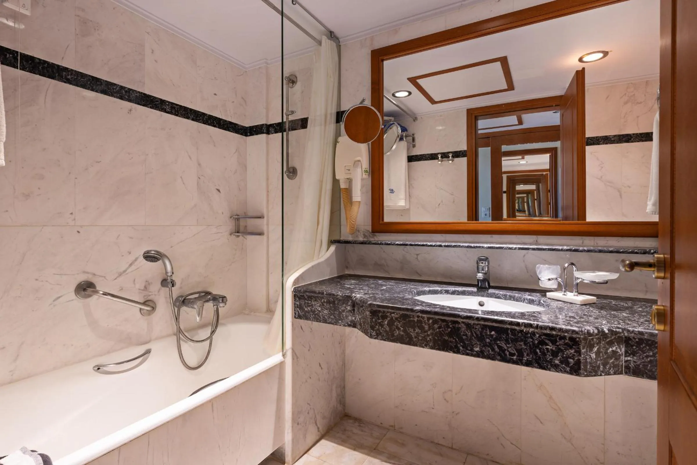 Bathroom in Hydramis Palace Beach Resort