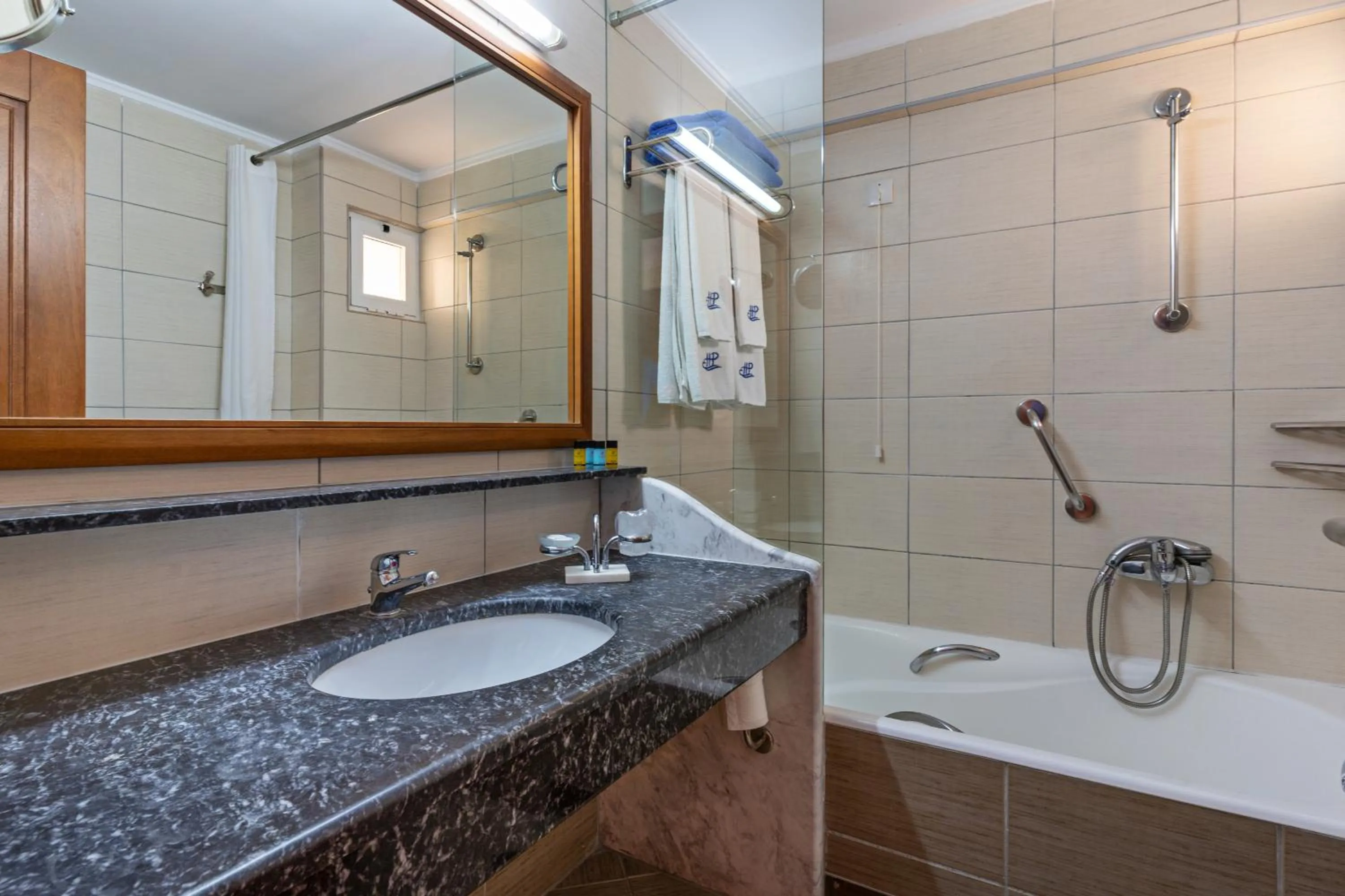 Bathroom in Hydramis Palace Beach Resort