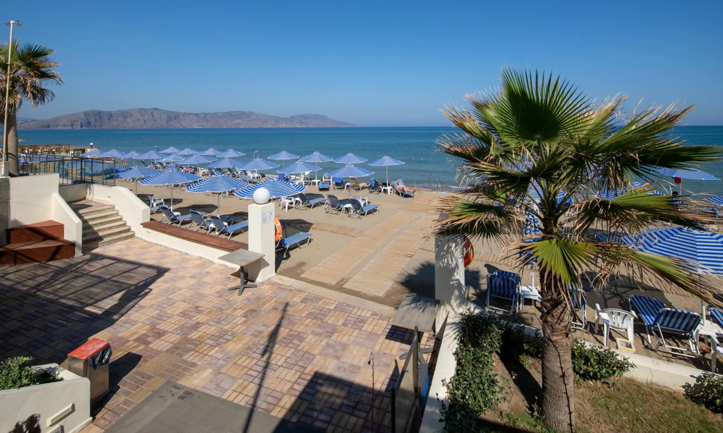 Day in Hydramis Palace Beach Resort