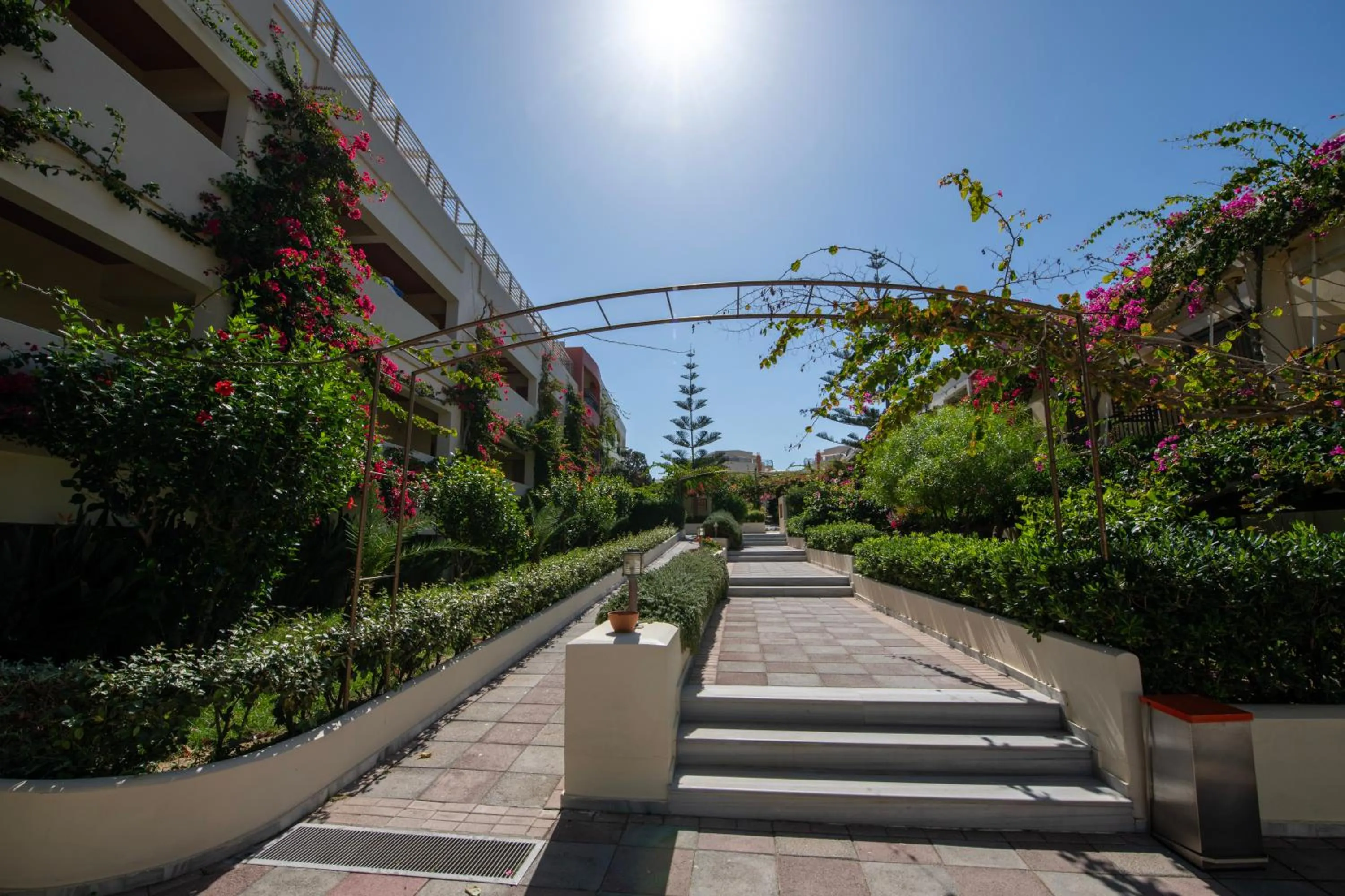 Garden in Hydramis Palace Beach Resort