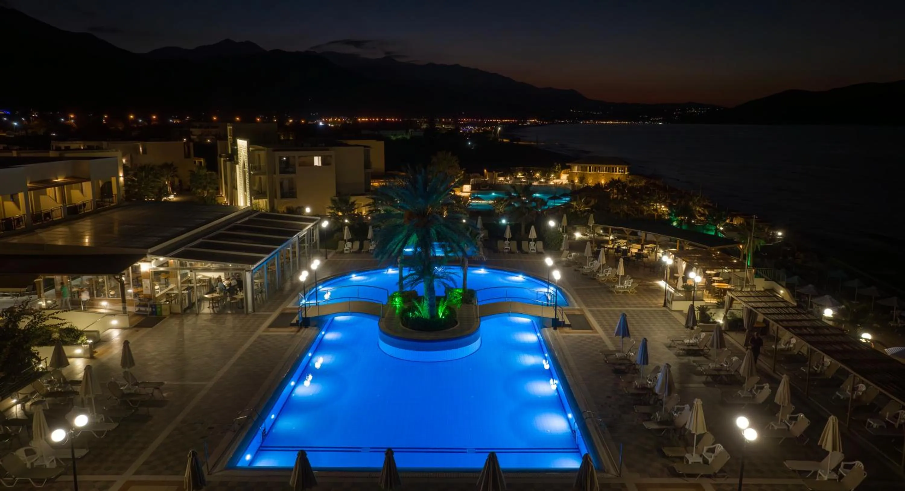 Swimming pool in Hydramis Palace Beach Resort