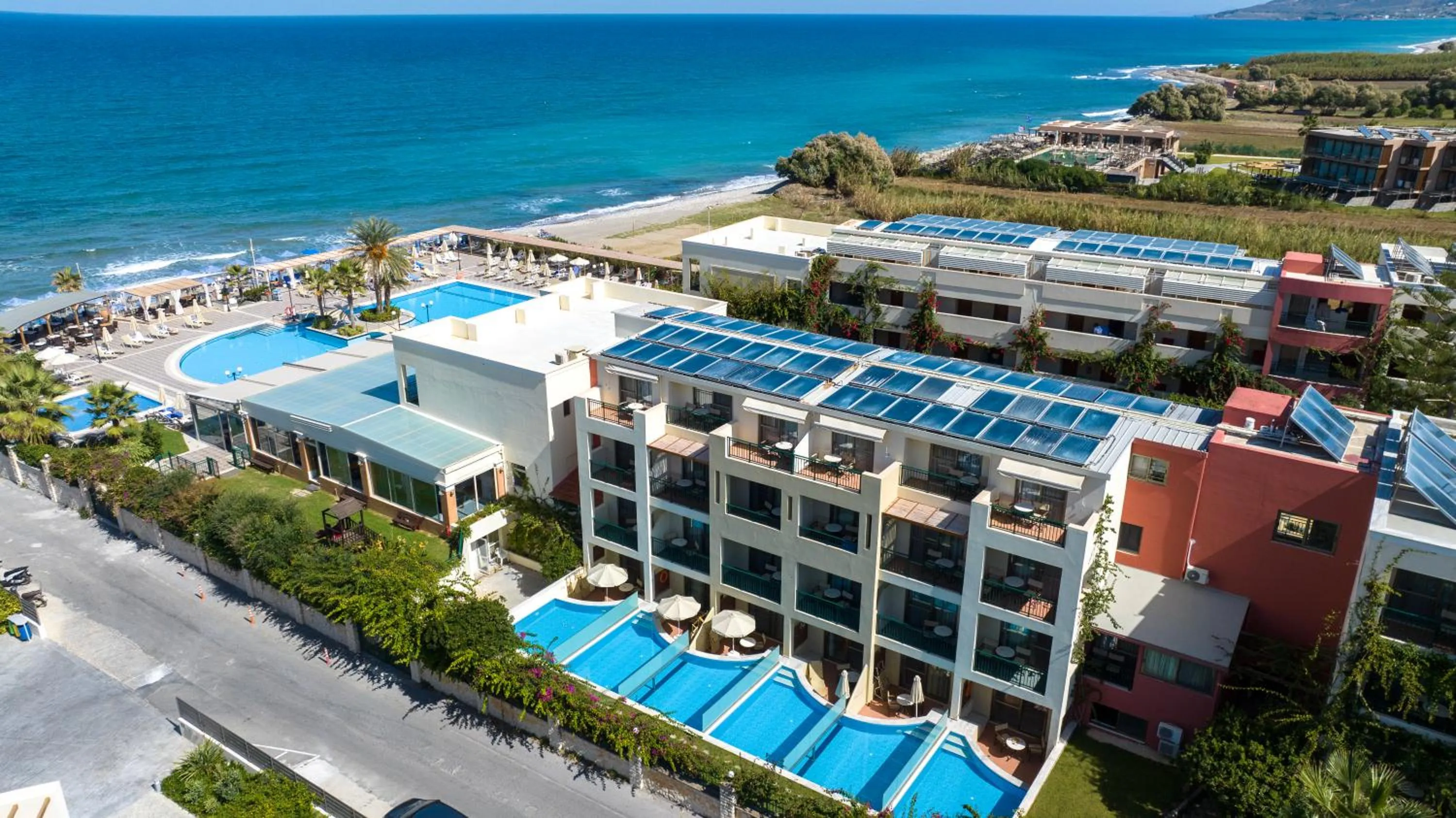 Swimming pool in Hydramis Palace Beach Resort