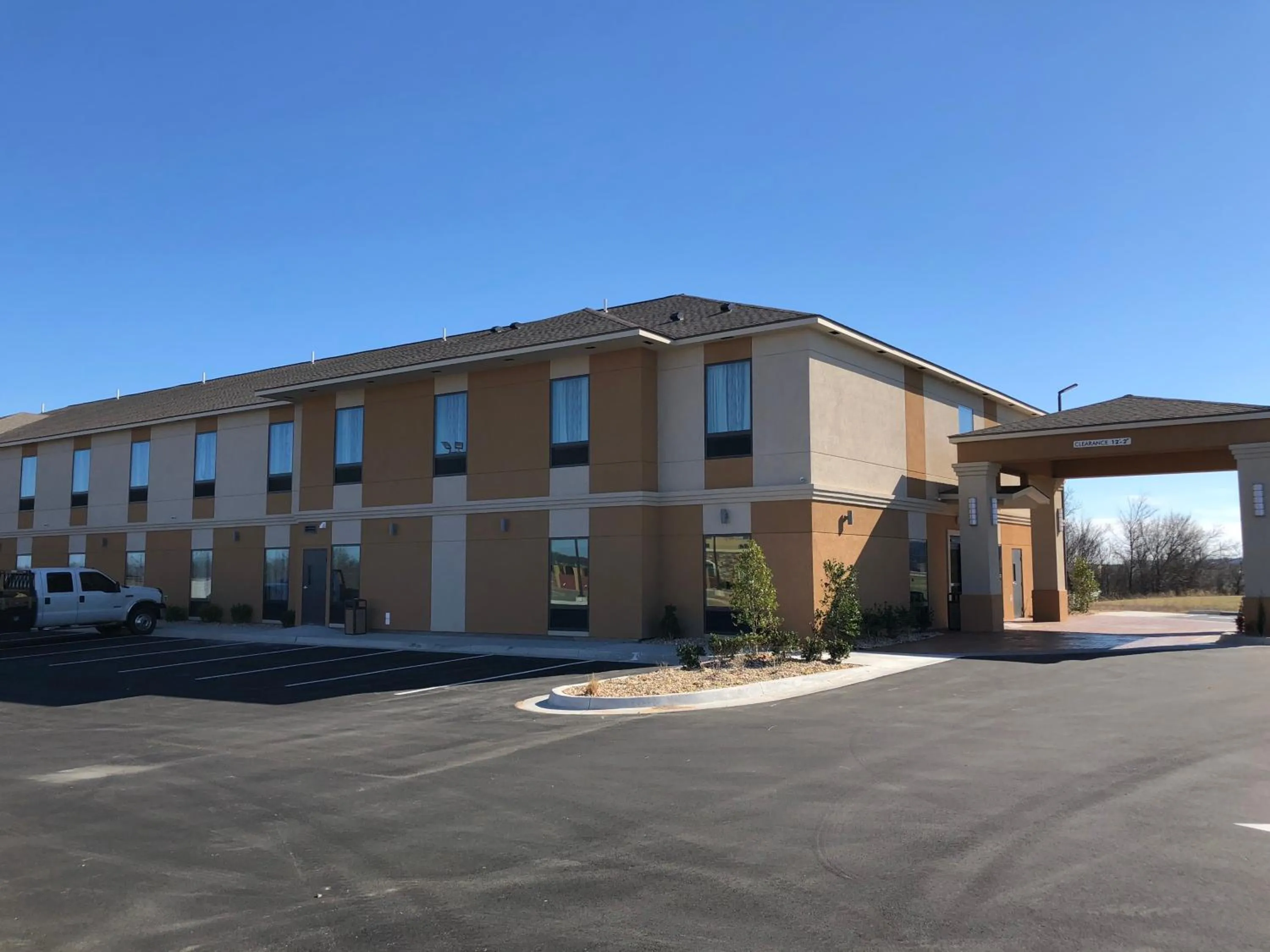 Property building in Hotel Glenpool