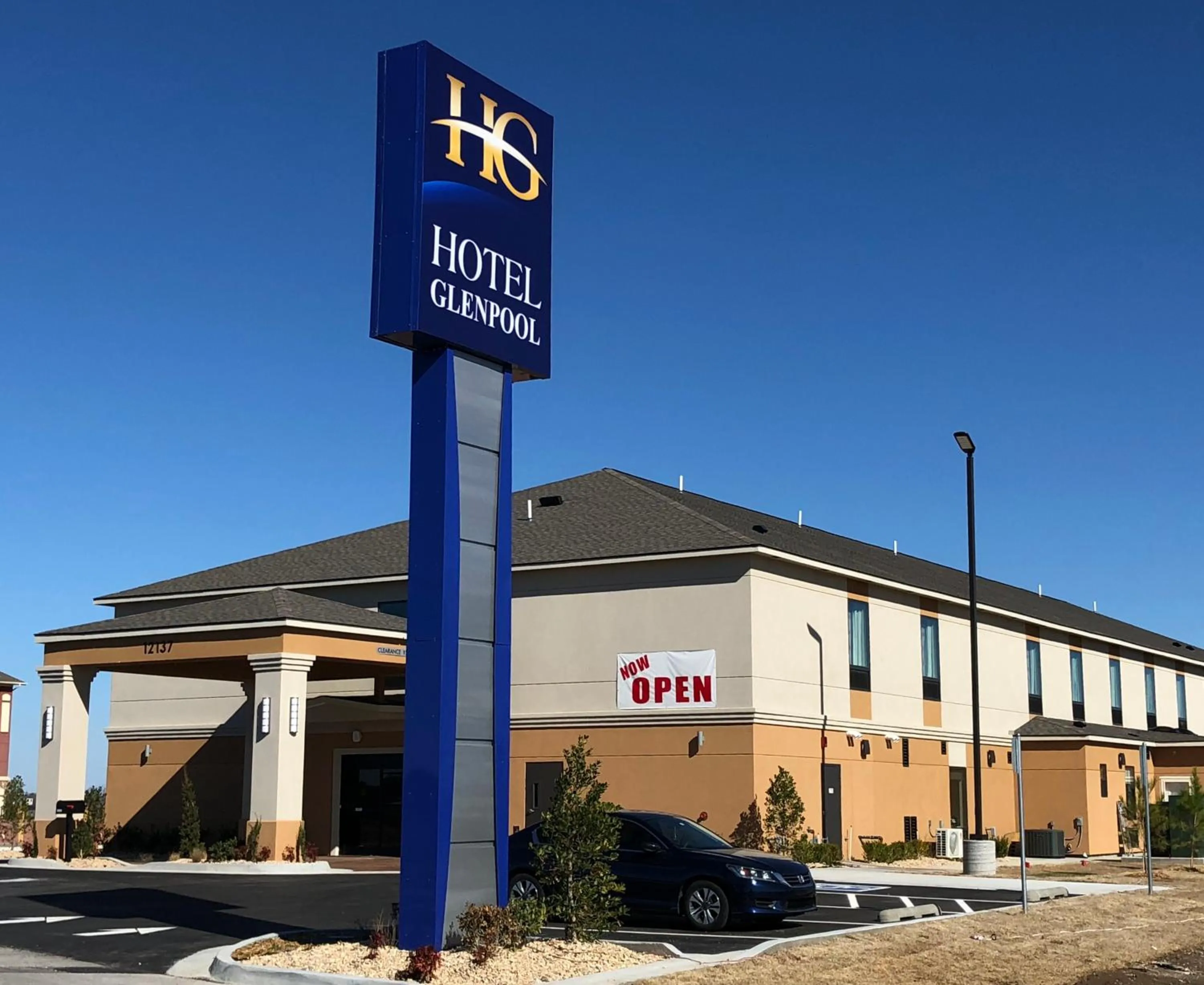 Property building in Hotel Glenpool