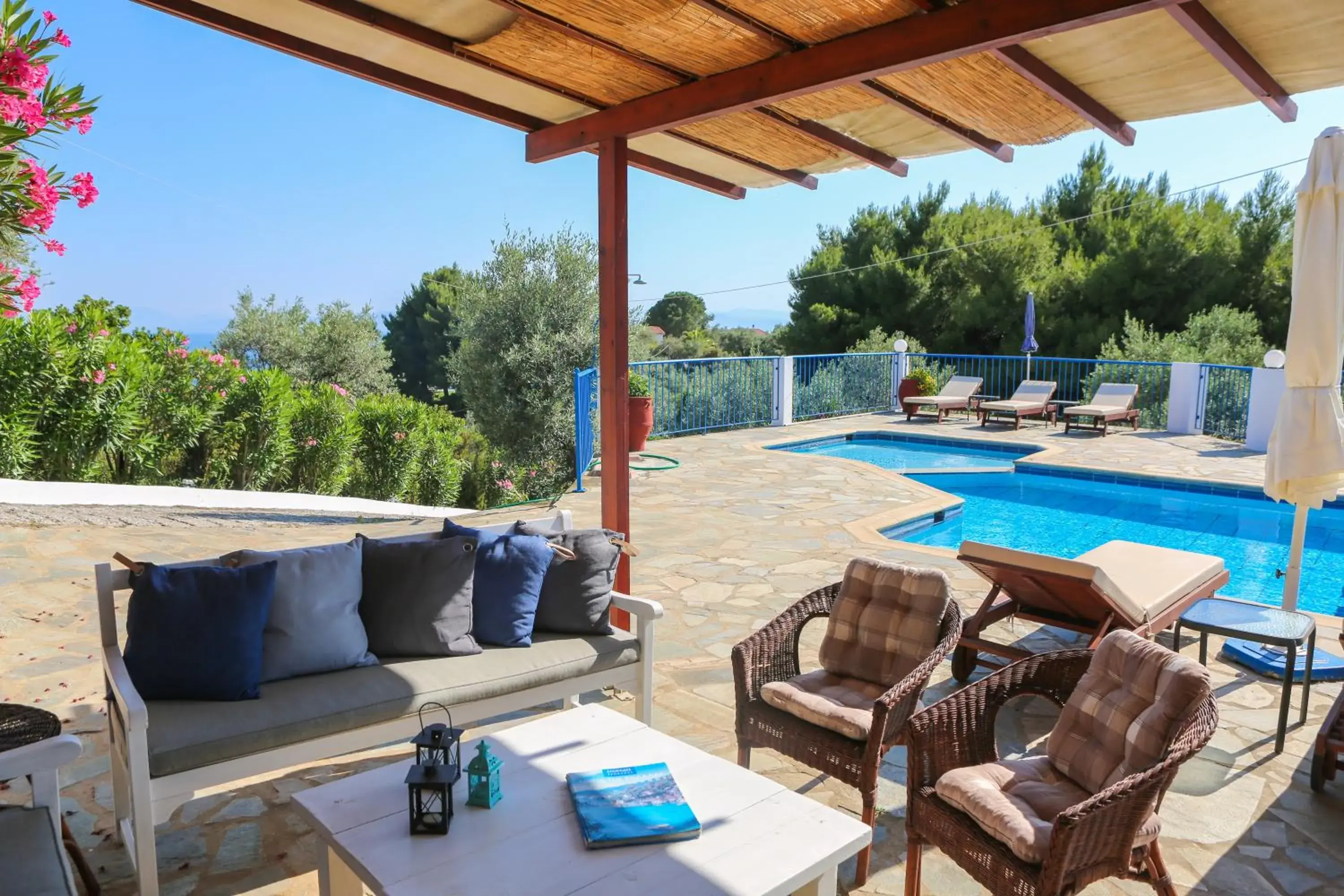 Lounge or bar in Angelina Studios Lounge or bar in Angelina Studios