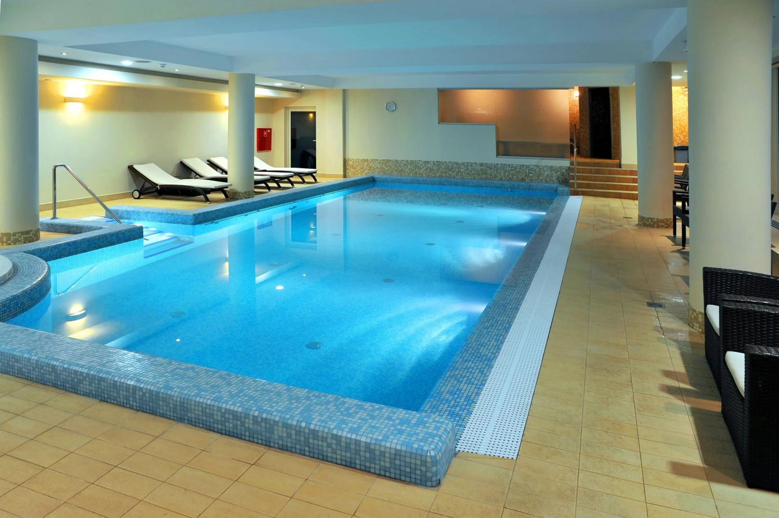 Swimming pool in Atol Spa