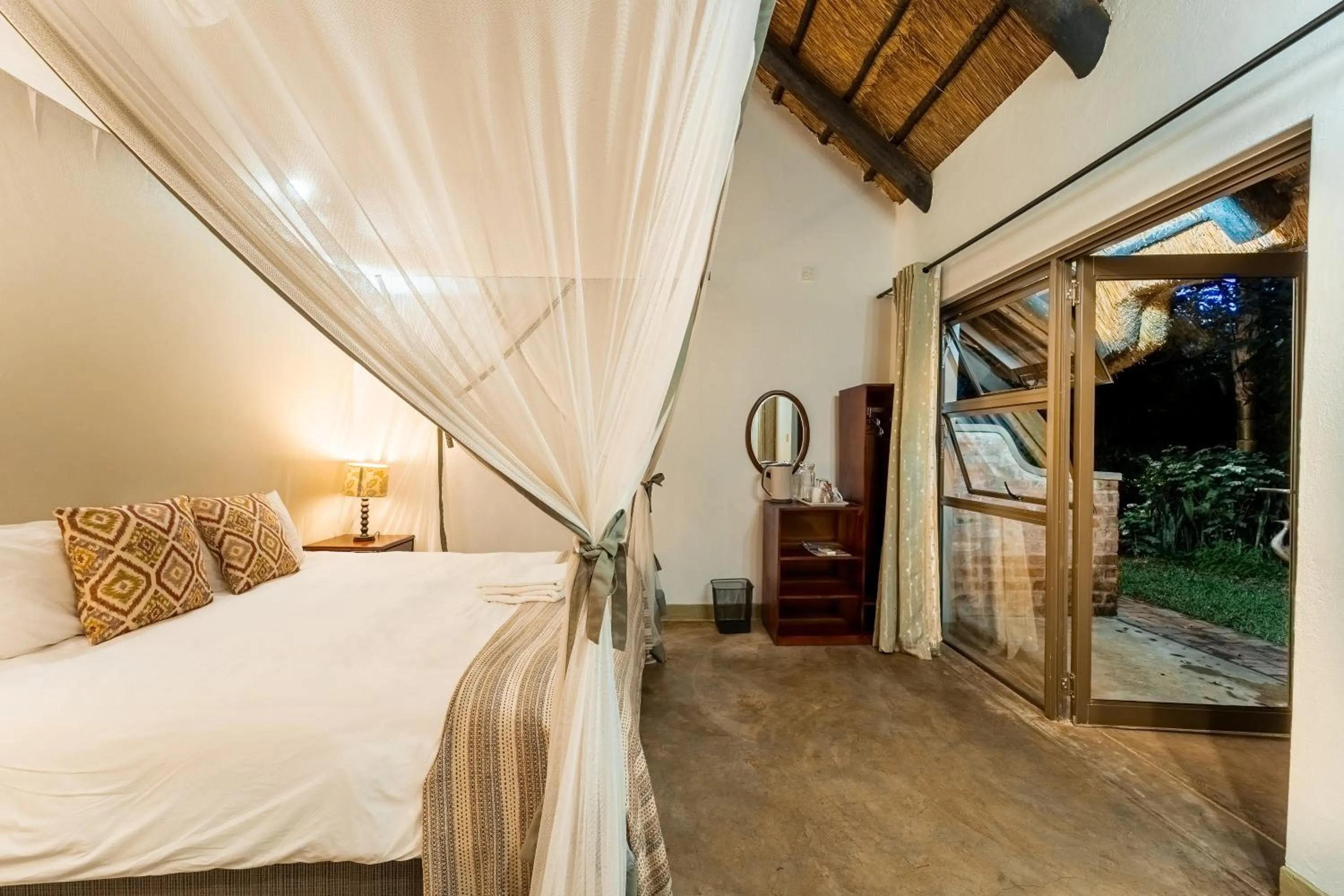 Bedroom, Bed in Nguni Lodge