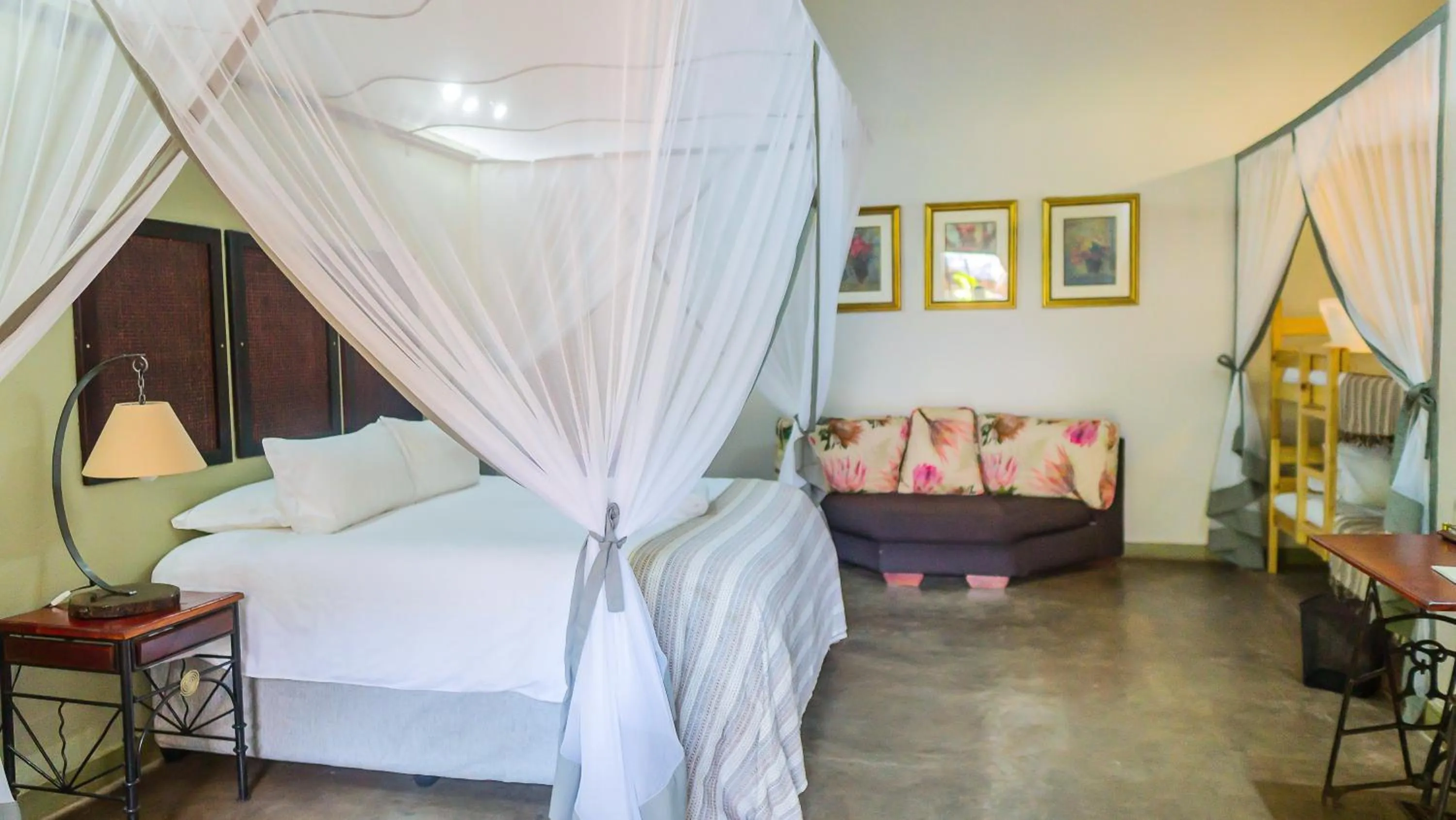 Bedroom, Bed in Nguni Lodge