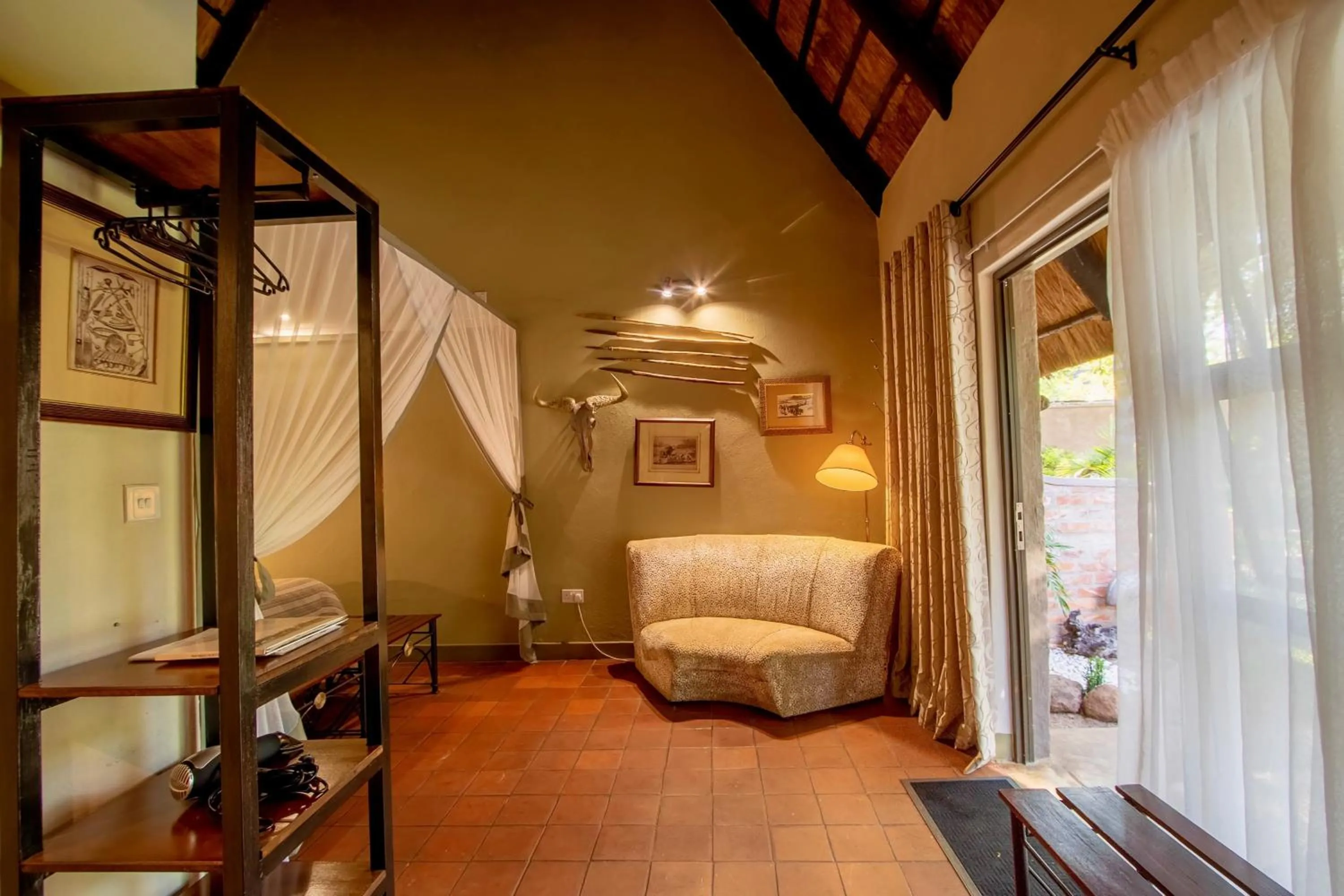 Seating area, Bed in Nguni Lodge