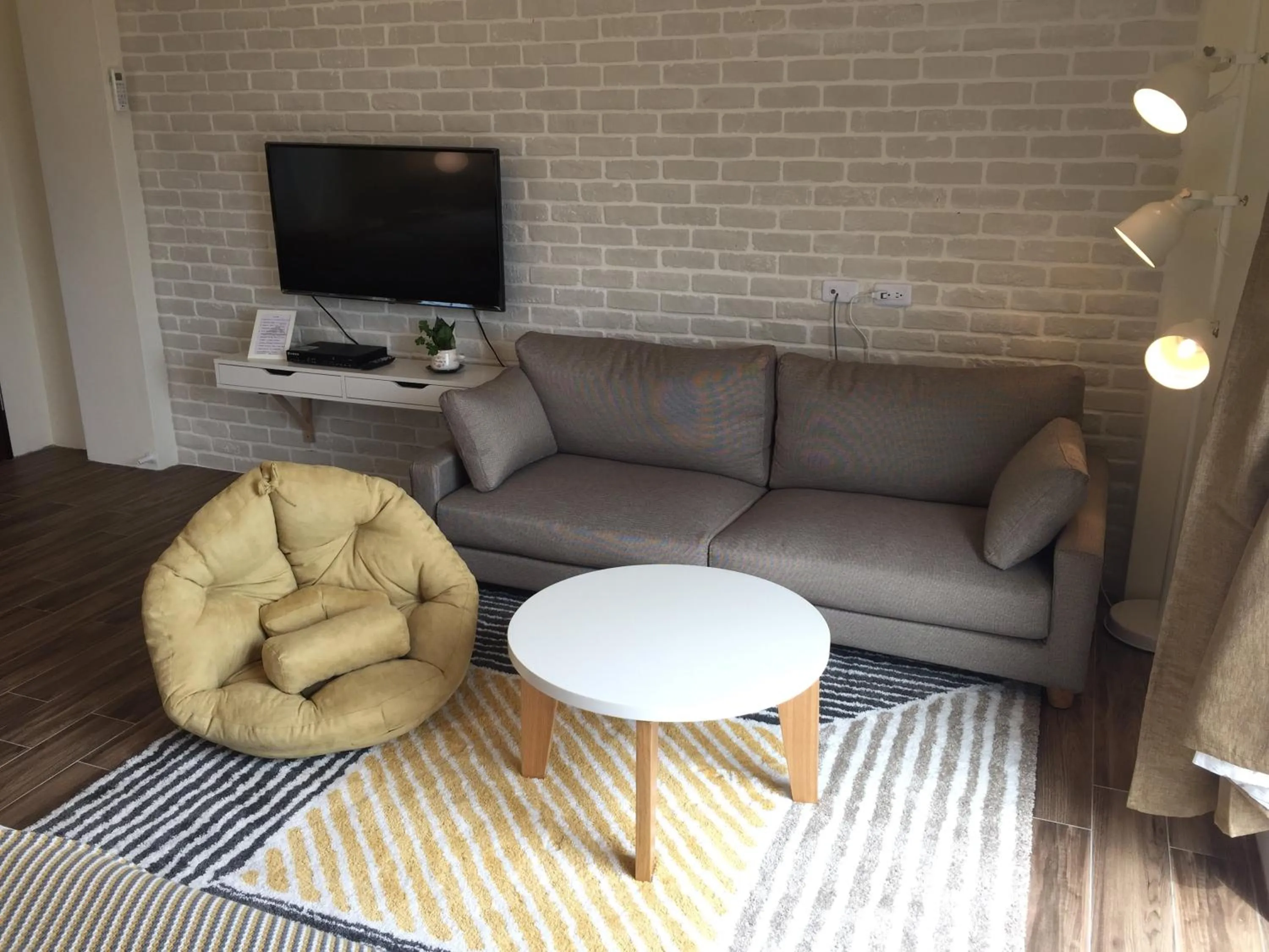 Living room in Lanshan House