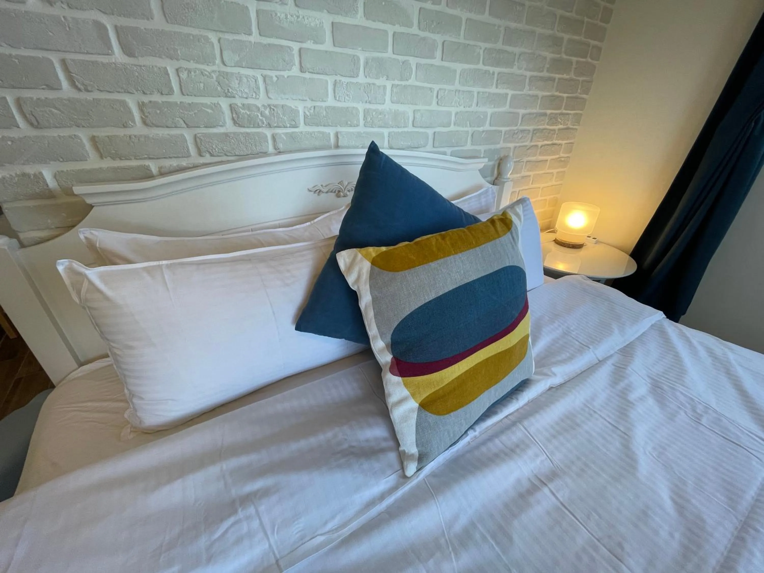 Photo of the whole room, Bed in Lanshan House