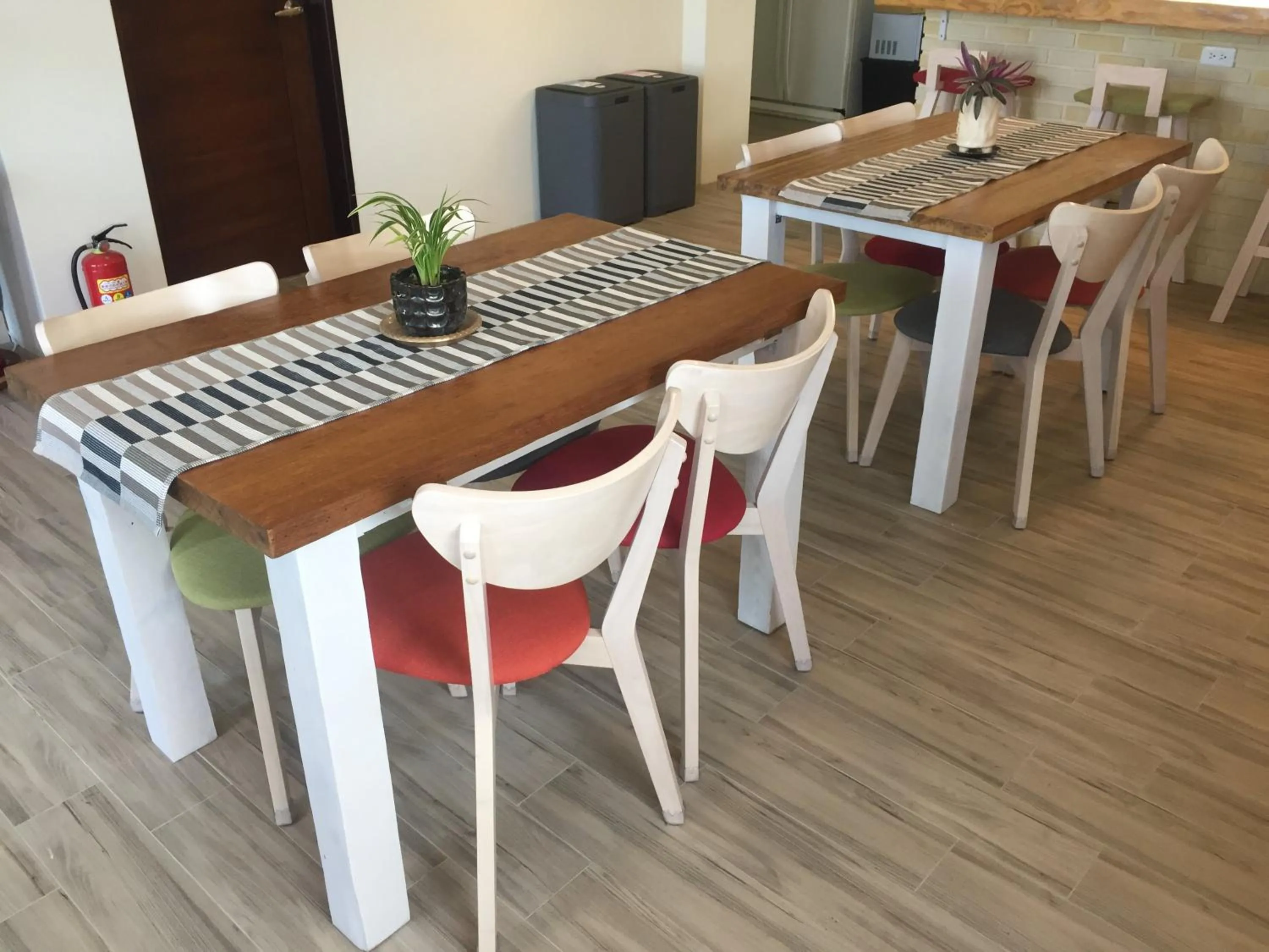 Restaurant/places to eat in Lanshan House
