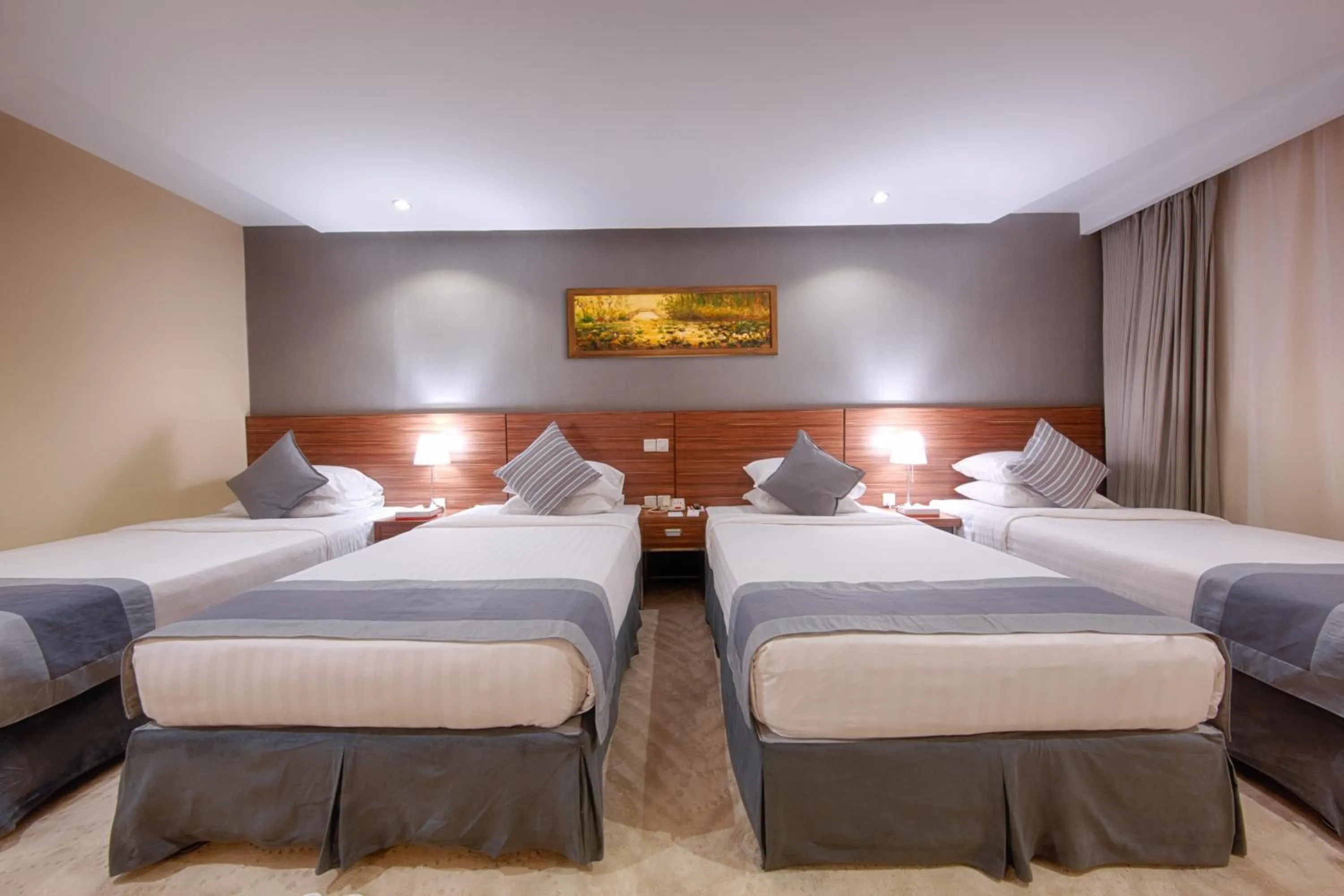 Bed in Al Safwah Orchid Hotel