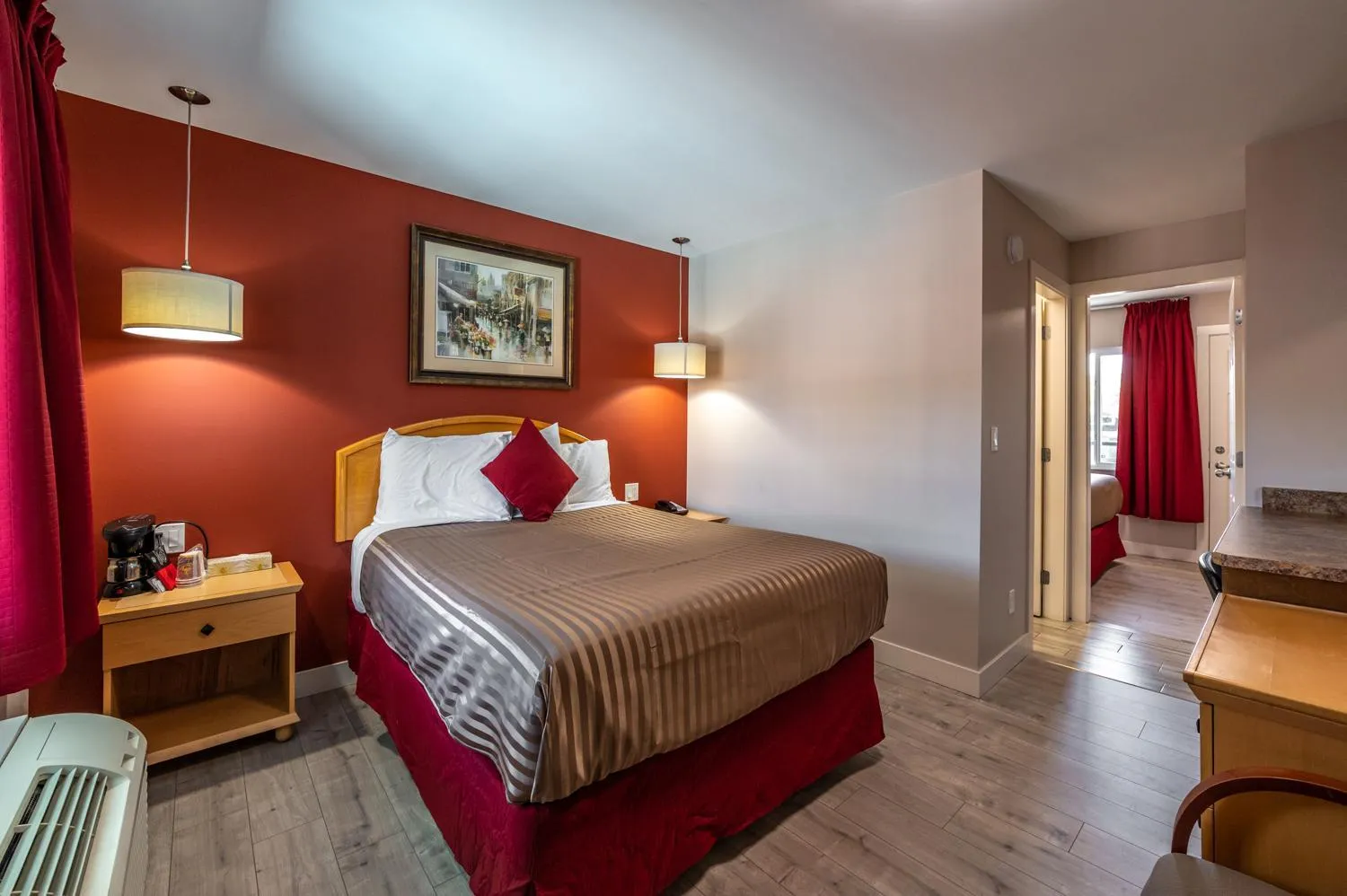 Bed in Sahara Courtyard Inn Penticton