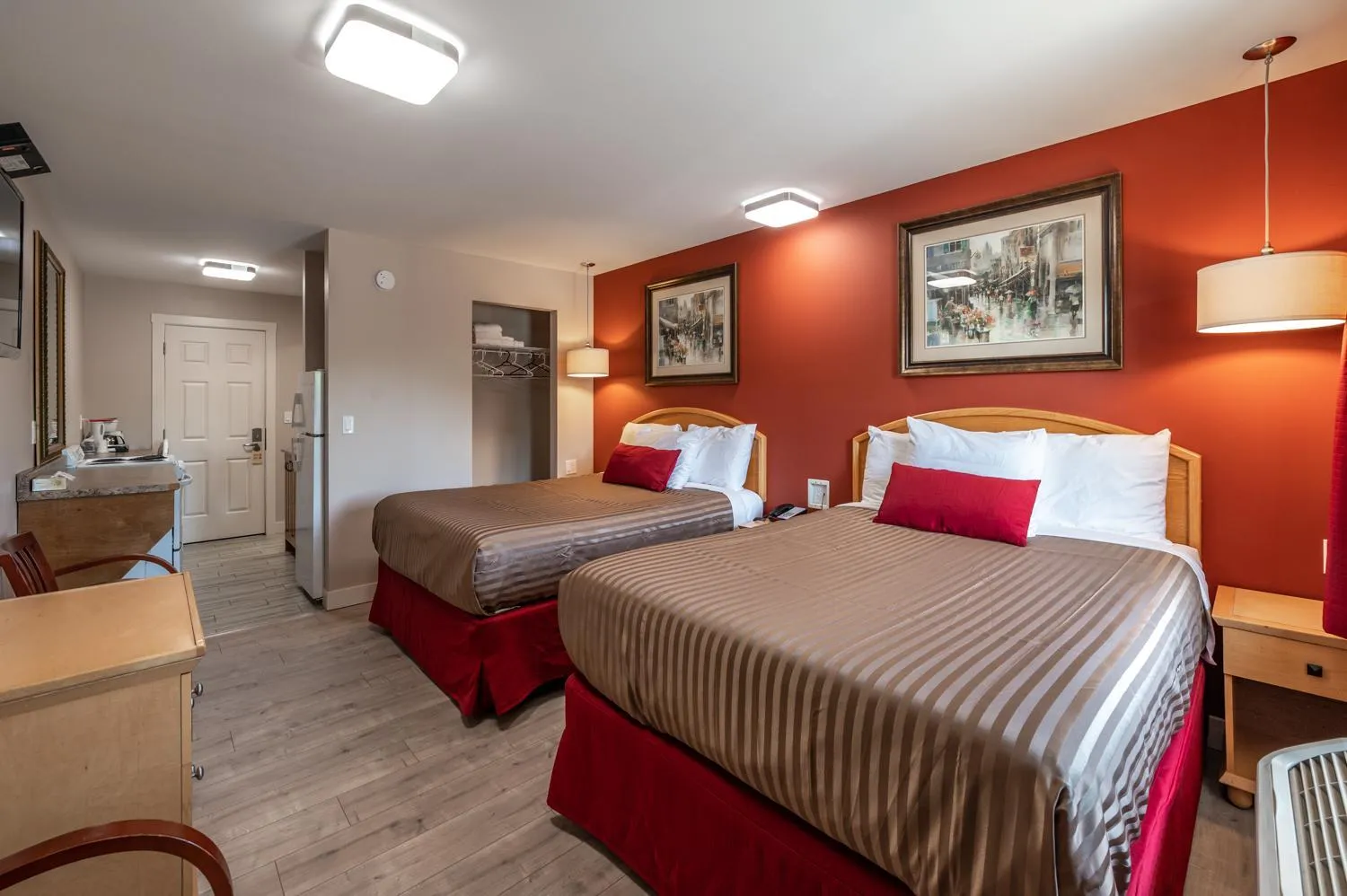 Bed in Sahara Courtyard Inn Penticton