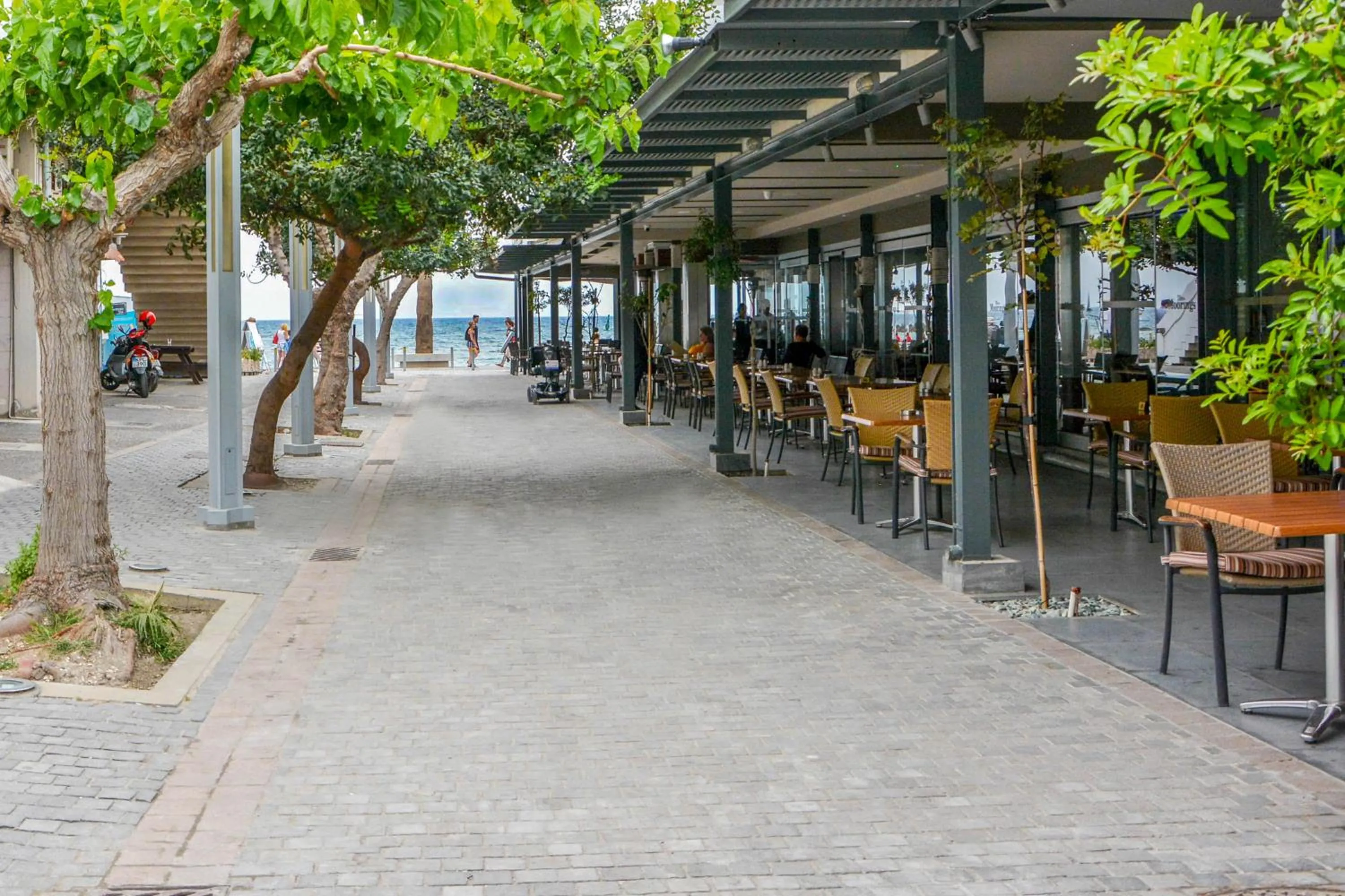 Restaurant/places to eat in Phaedrus Living Seaview Luxury Flat Lighthouse 53