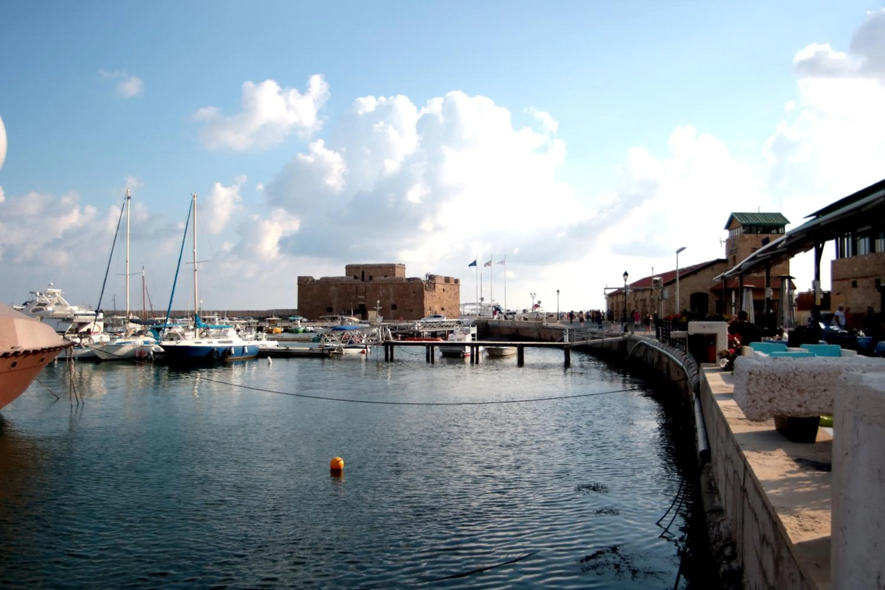 Restaurant/places to eat in Phaedrus Living Seaview Luxury Flat Lighthouse 53